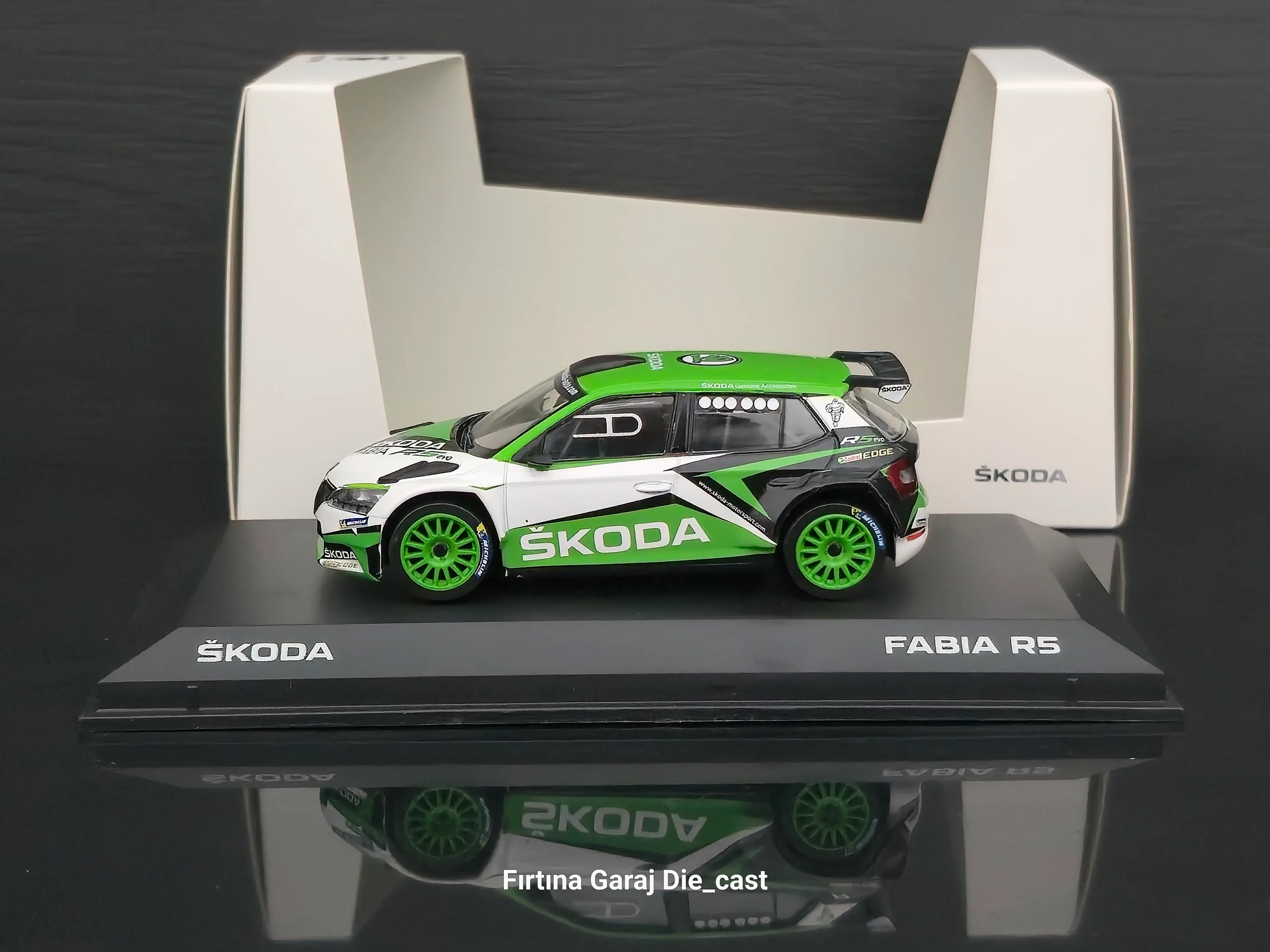 diecast model araba