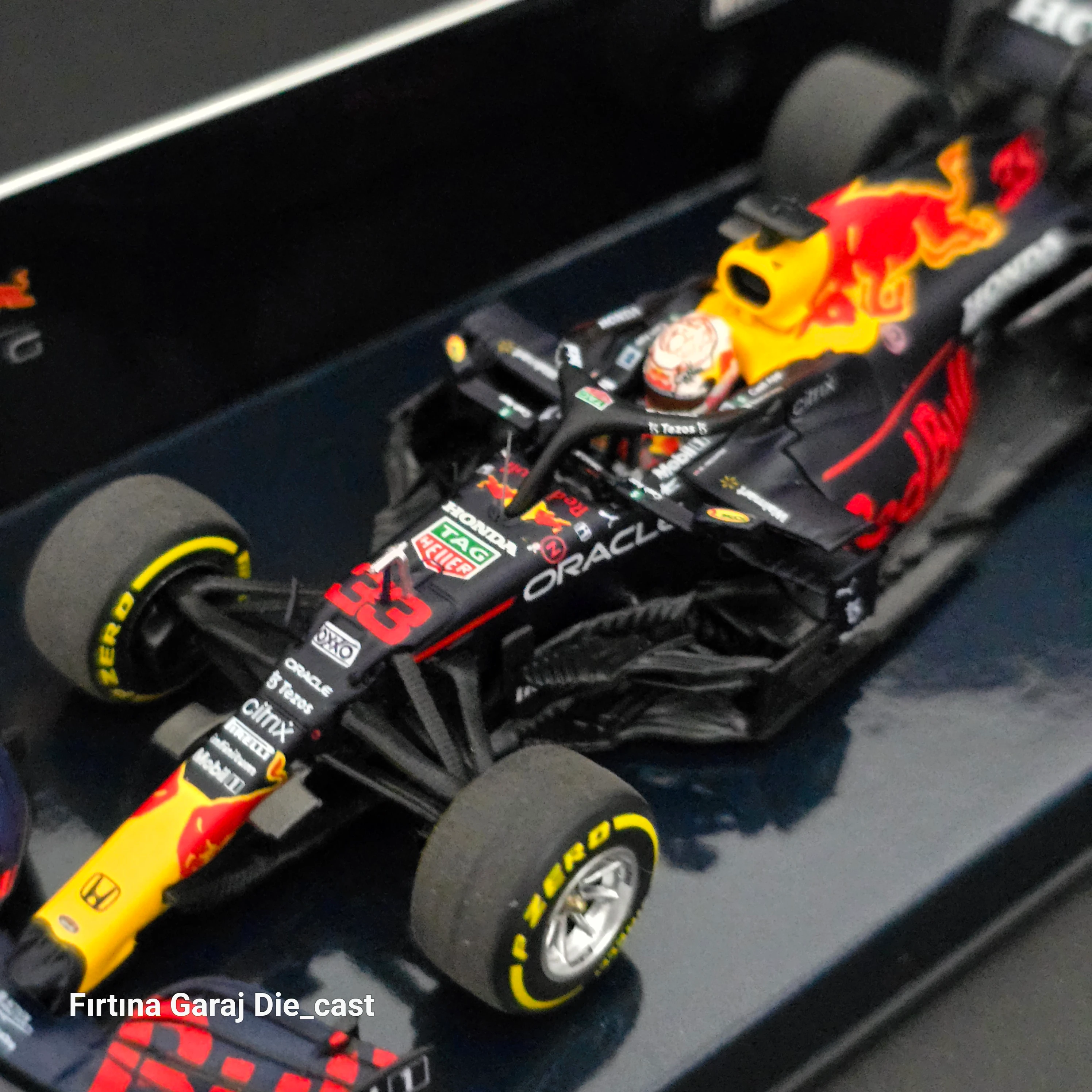 1:43 Minichamps Redbull Honda RB16B 2021 Dünya Şampiyonu Max Verstappen 