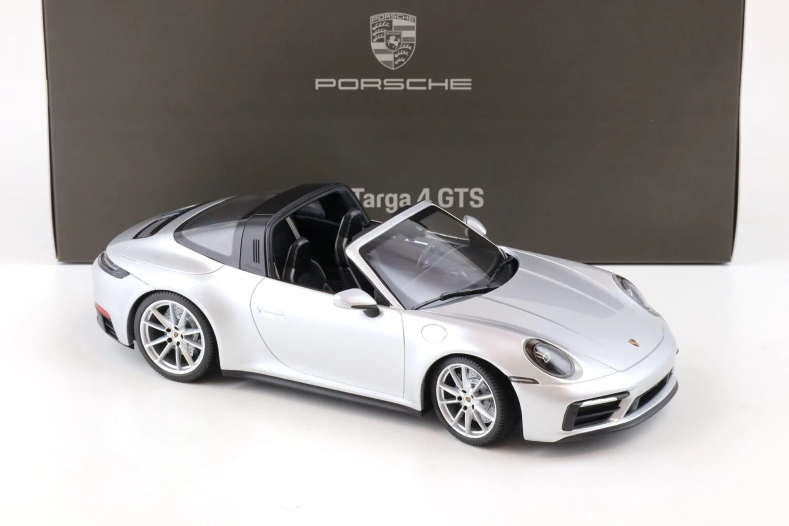 1:18 Porsche 911(992)Targa 4 GTS 2021 GT 