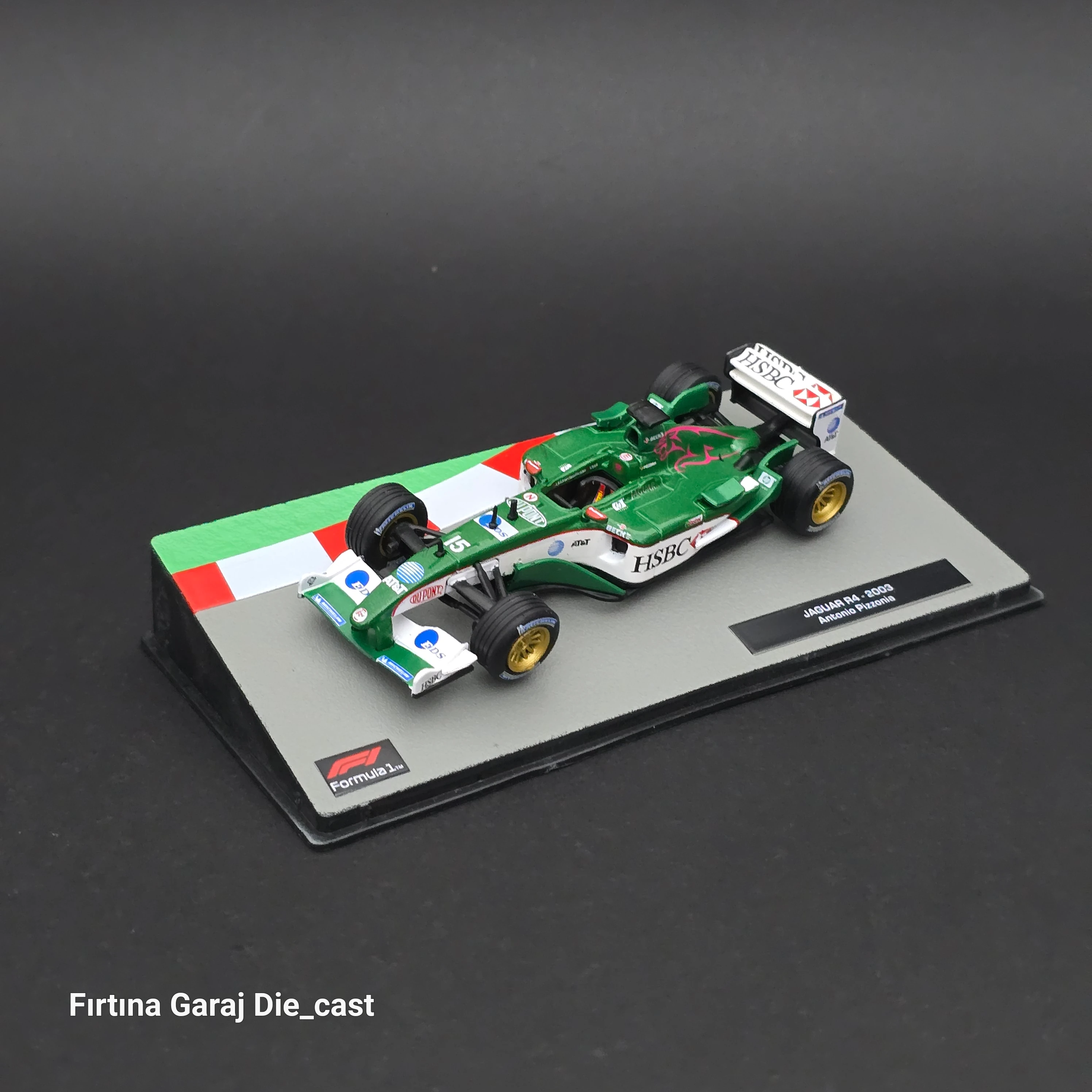 1:43 Jaguar R4 2003 A.Pizzonia