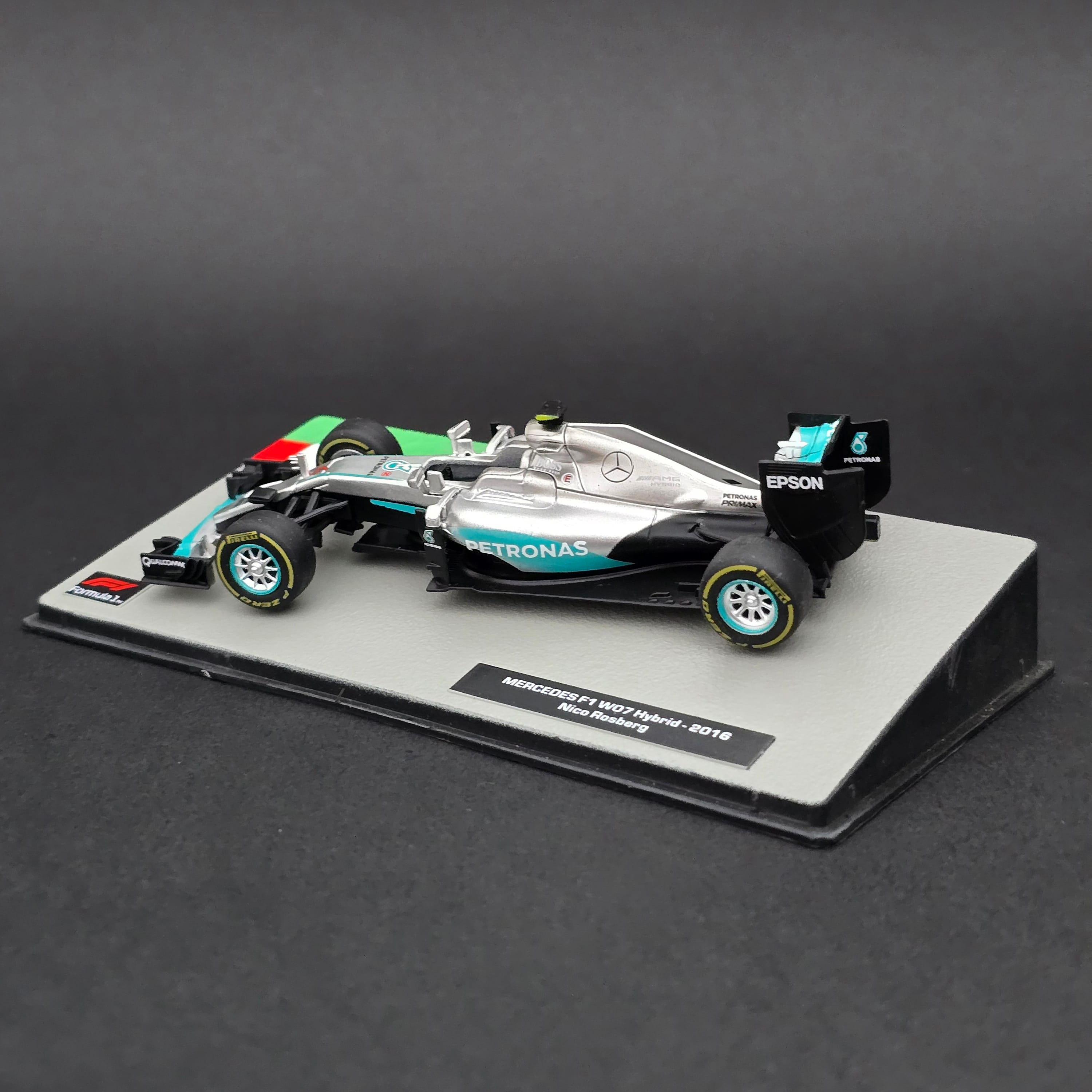 1:43 Mercedes F1 W07 2016 Dünya Şampiyonu Nico Rosberg 