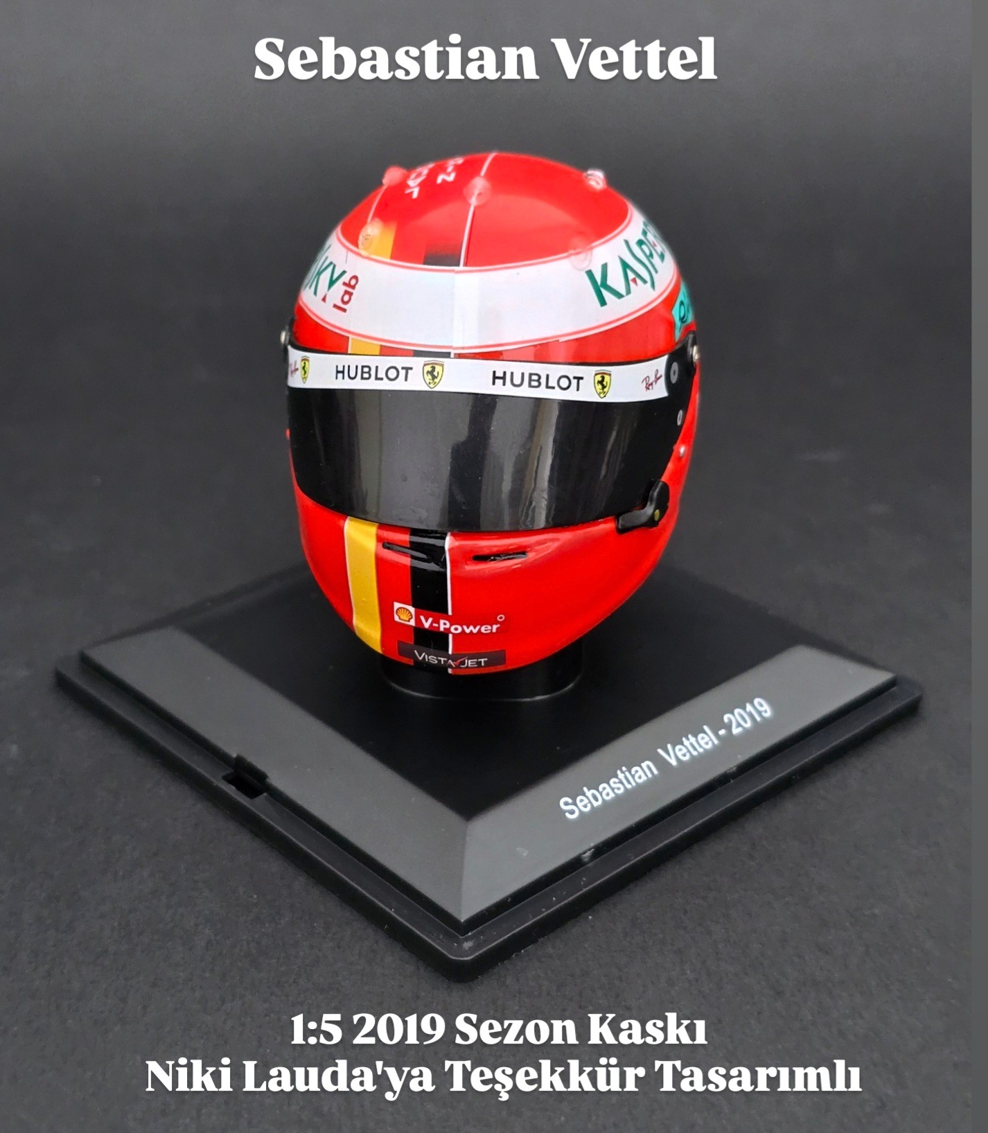 1:5 Sebastian Vettel Kask Figürü Niki Lauda'ya Teşekkür Tasarımlı