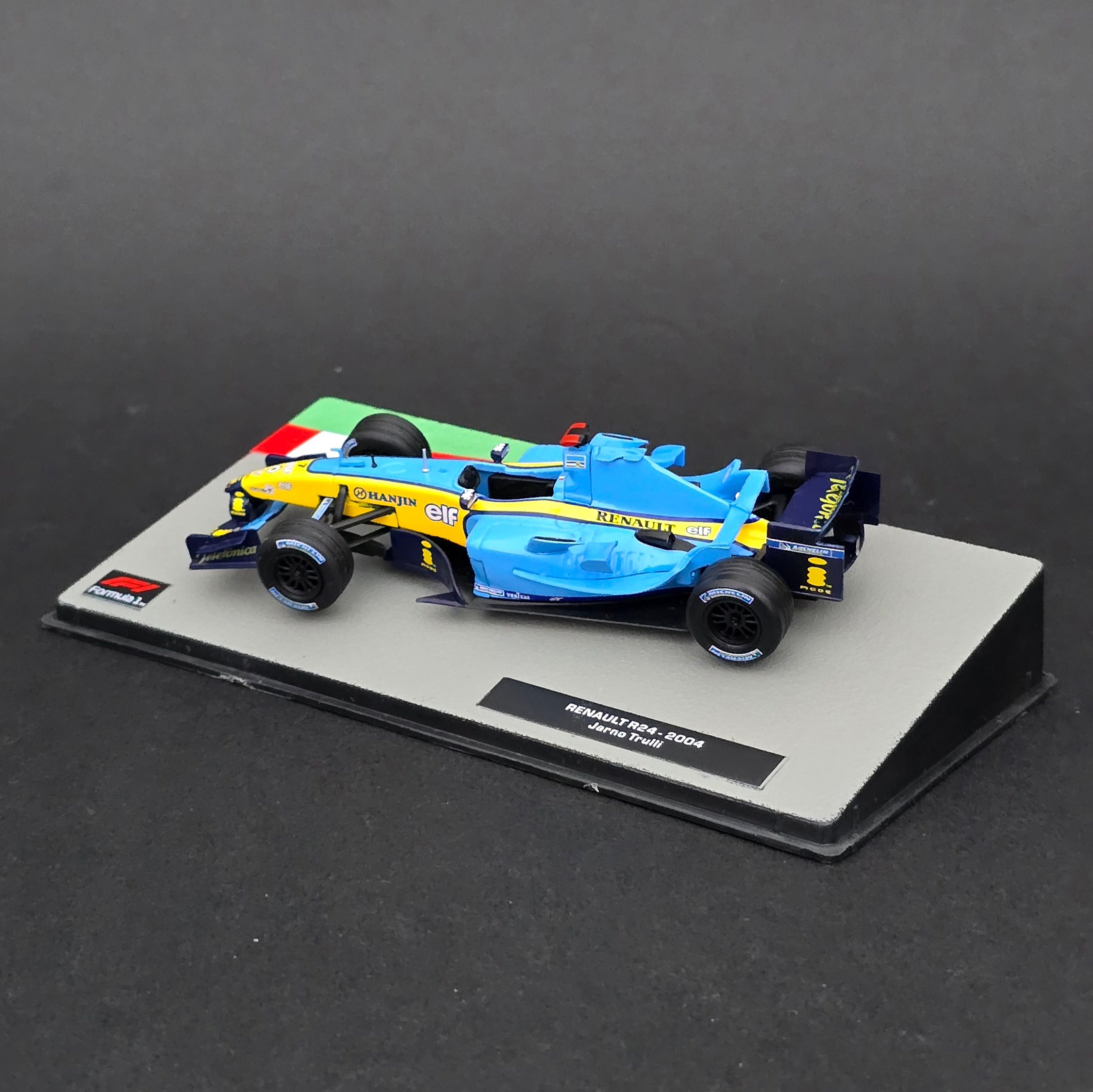 1:43 Renault R24