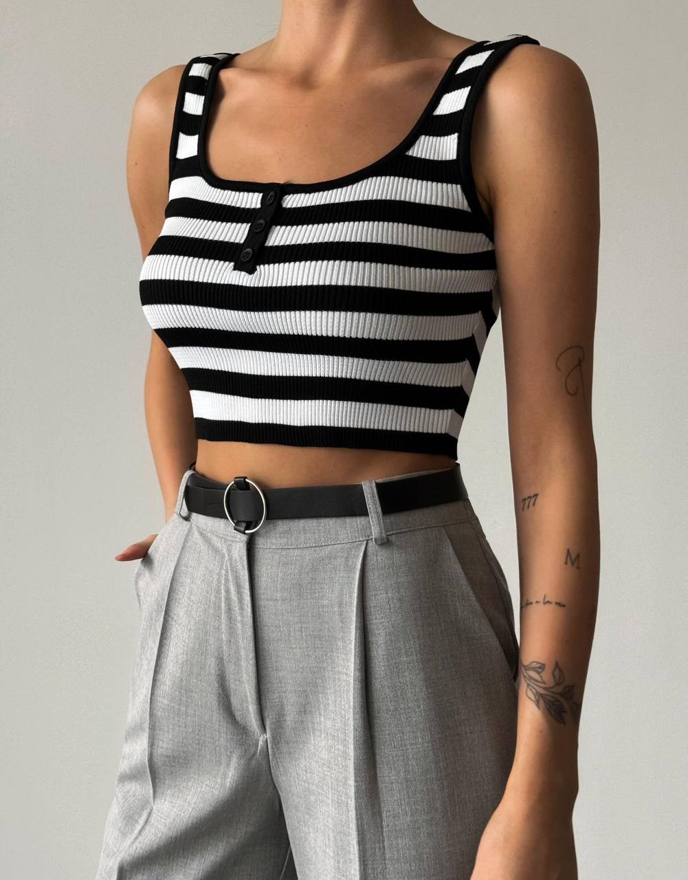 Kadın Siyah-Beyaz Çizgili Kısa Ribana Crop Bluz 