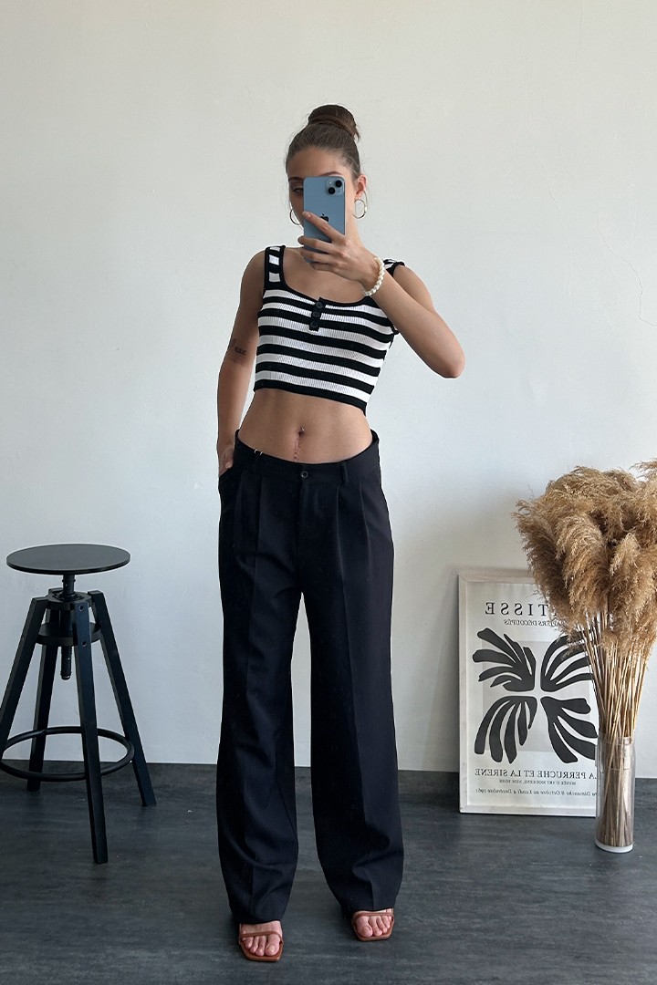 Kadın Siyah-Beyaz Çizgili Kısa Ribana Crop Bluz 