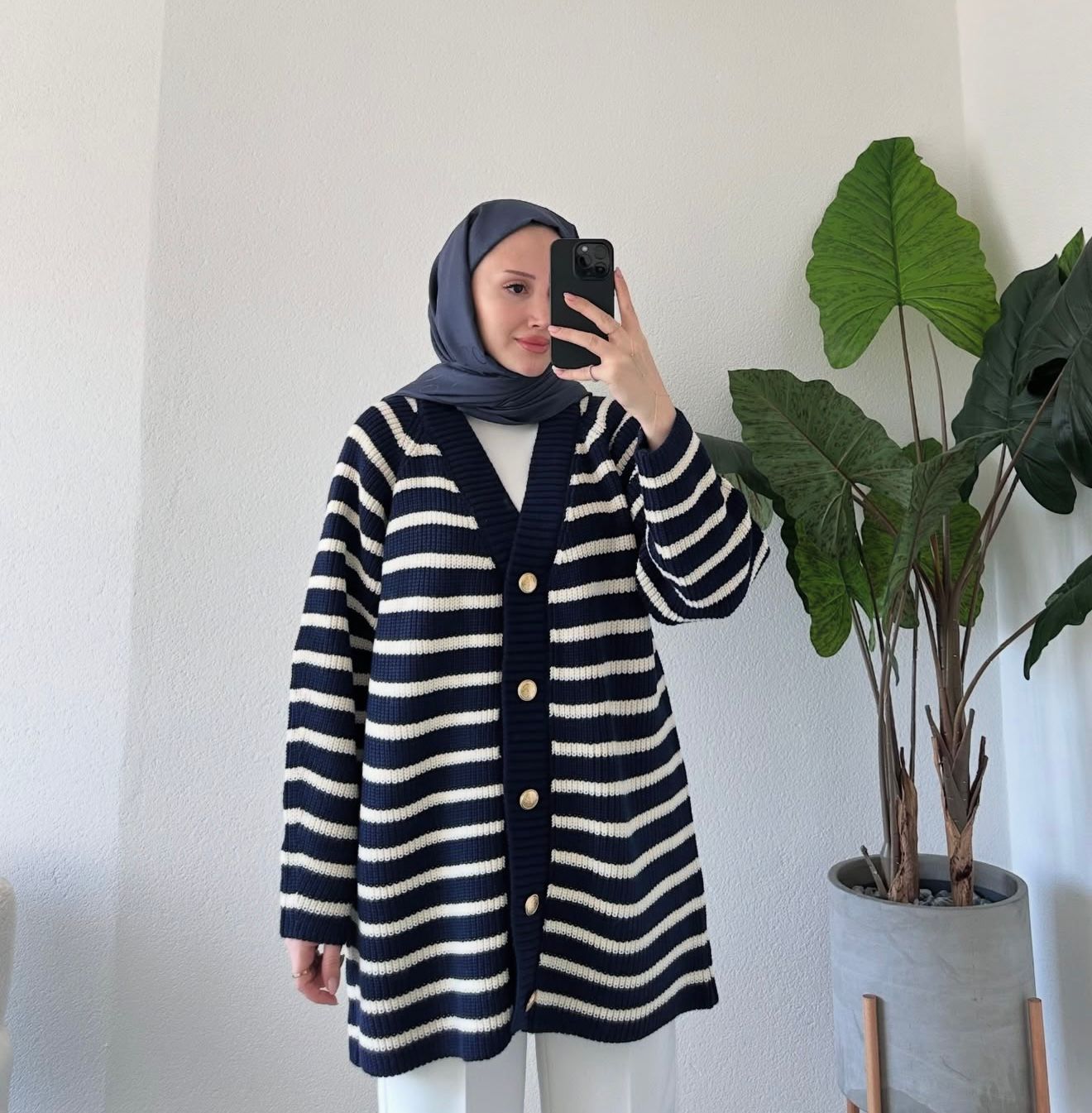 DÜĞMELİ TRİKO HIRKA (LACİVERT)