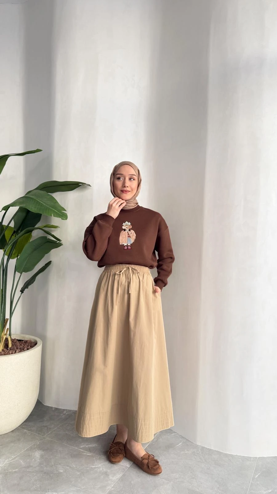 NAKIŞLI SWEAT (KAHVERENGİ)