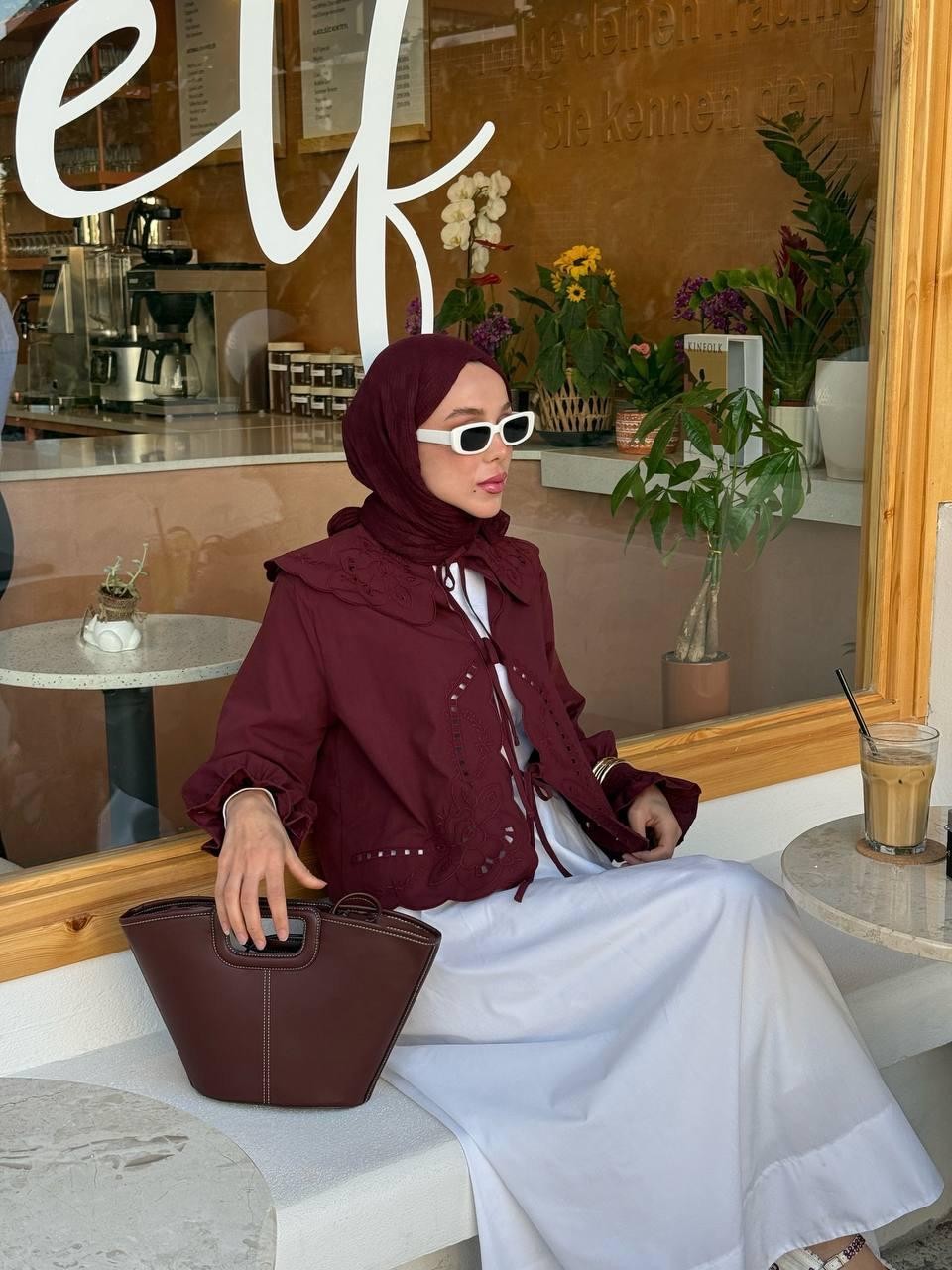 KOLLARI GİPE DETAYLI NAKIŞLI GÖMLEK (BORDO)