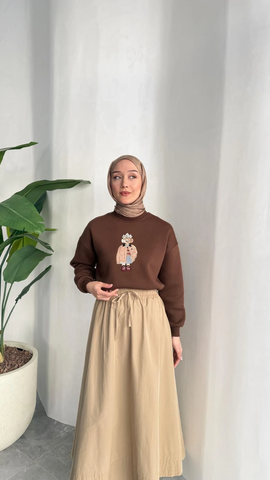 NAKIŞLI SWEAT (KAHVERENGİ)