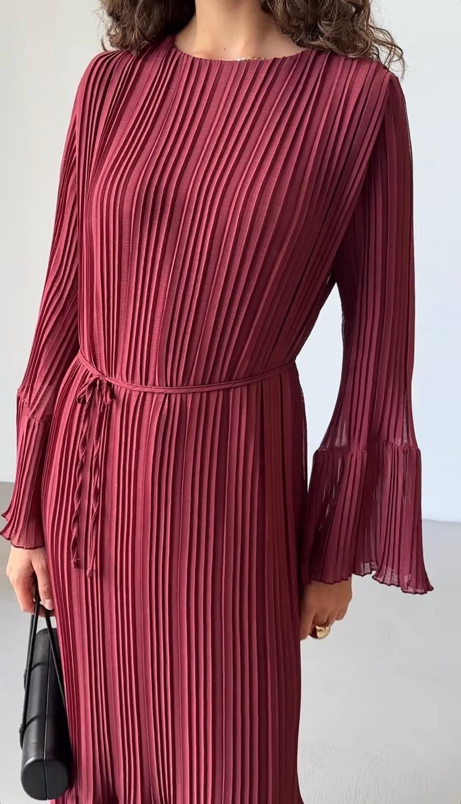 ŞİFON PİLİSELİ ELBİSE (BORDO)