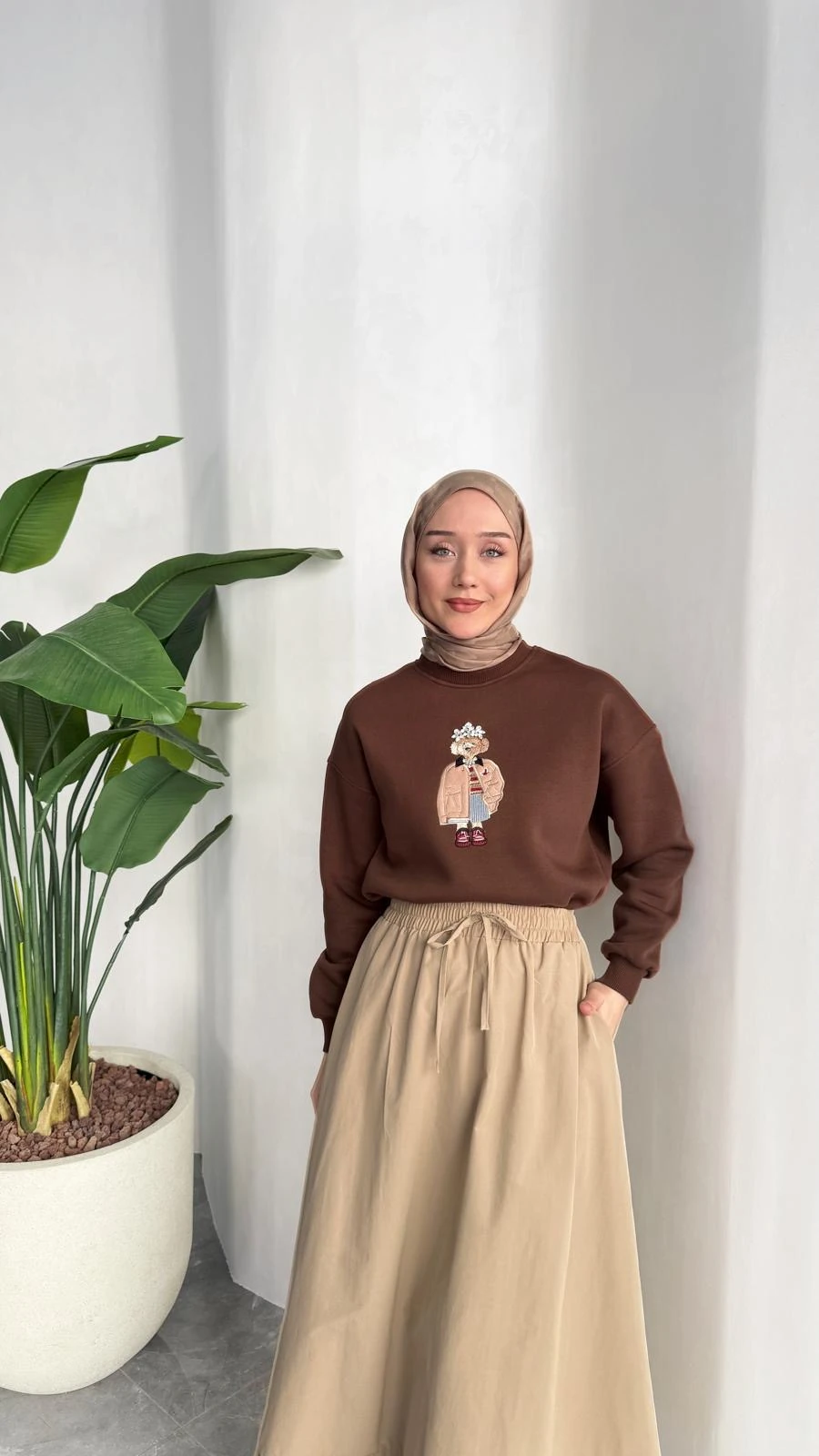 NAKIŞLI SWEAT (KAHVERENGİ)