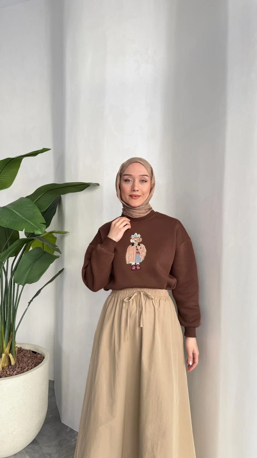 NAKIŞLI SWEAT (KAHVERENGİ)