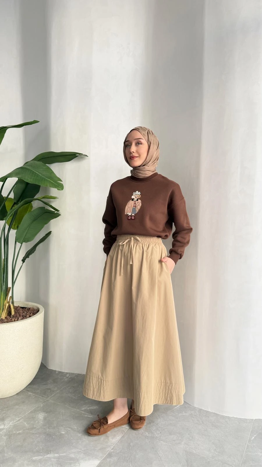 NAKIŞLI SWEAT (KAHVERENGİ)