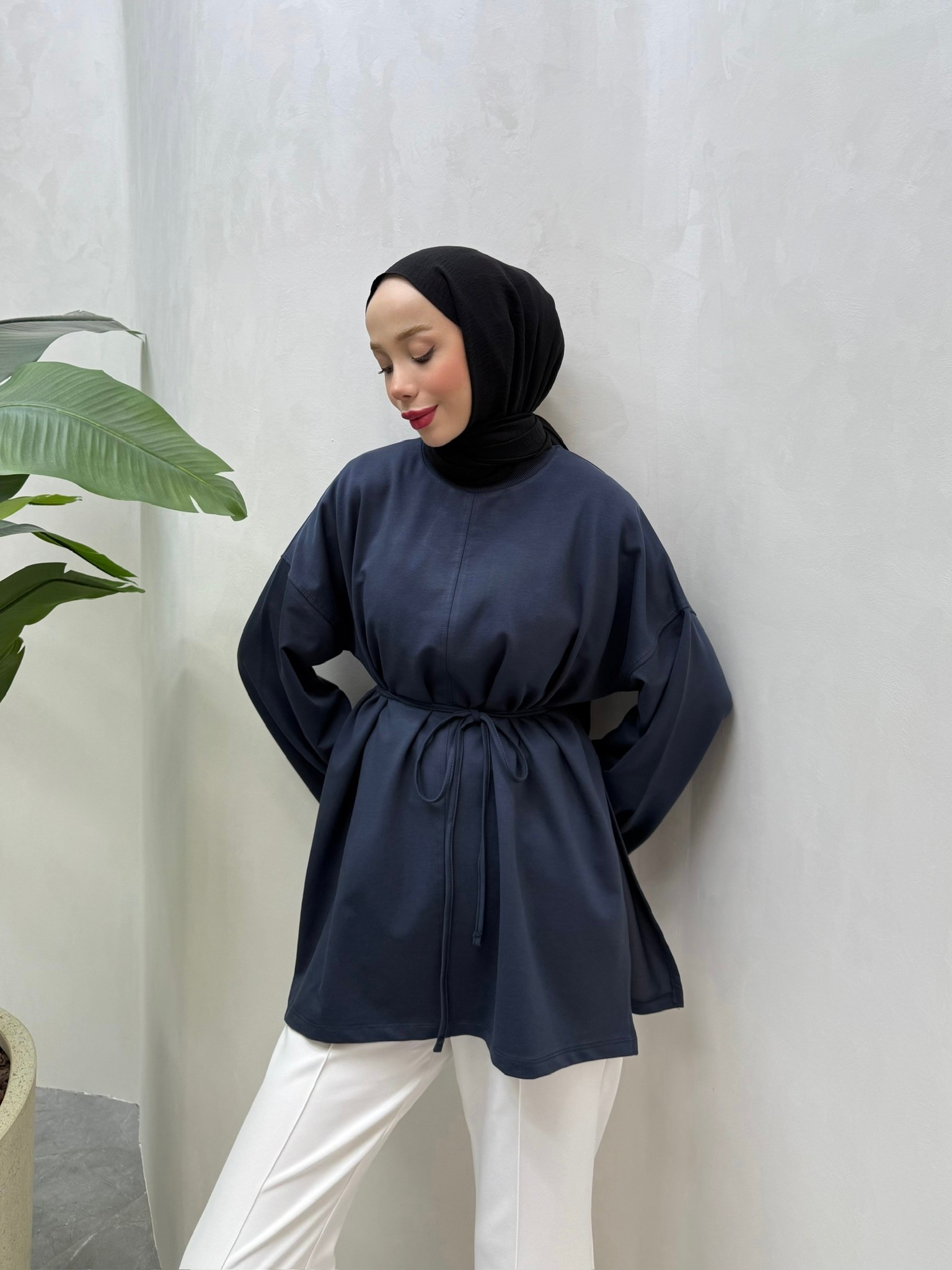 DİKİŞ DETAYLI YIRTMAÇLI SWEATSHİRT (LACİVERT)