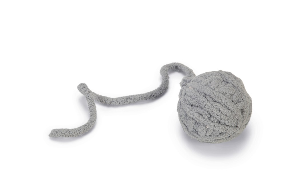 Beeztees Yavru Kedi Oyuncağı, Kuyruklu Yün Top, 6,5cm, 35cm kuyruk
