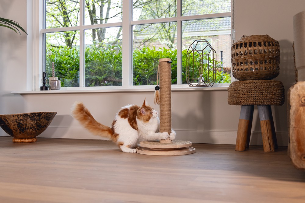 Beeztees DBL Kedi Tırmalama ve Oyuncağı, Kahverengi, 39,5x39,5x62cm