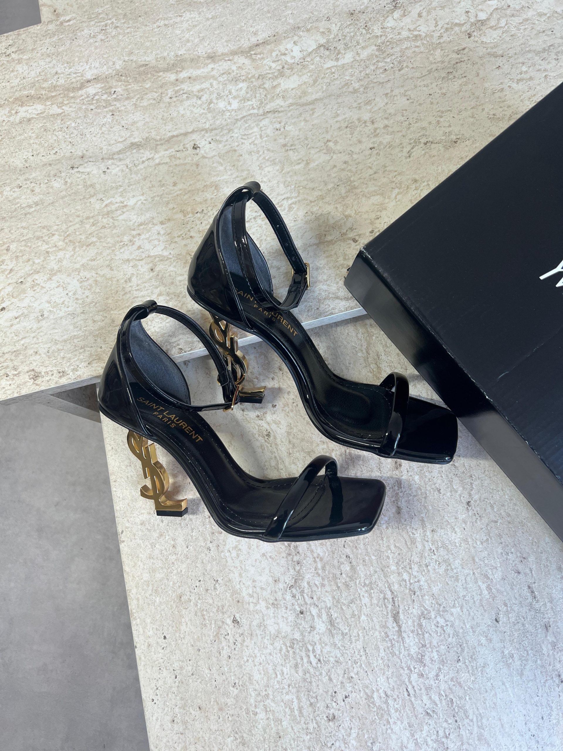 YSL topuklu ayakkabı 