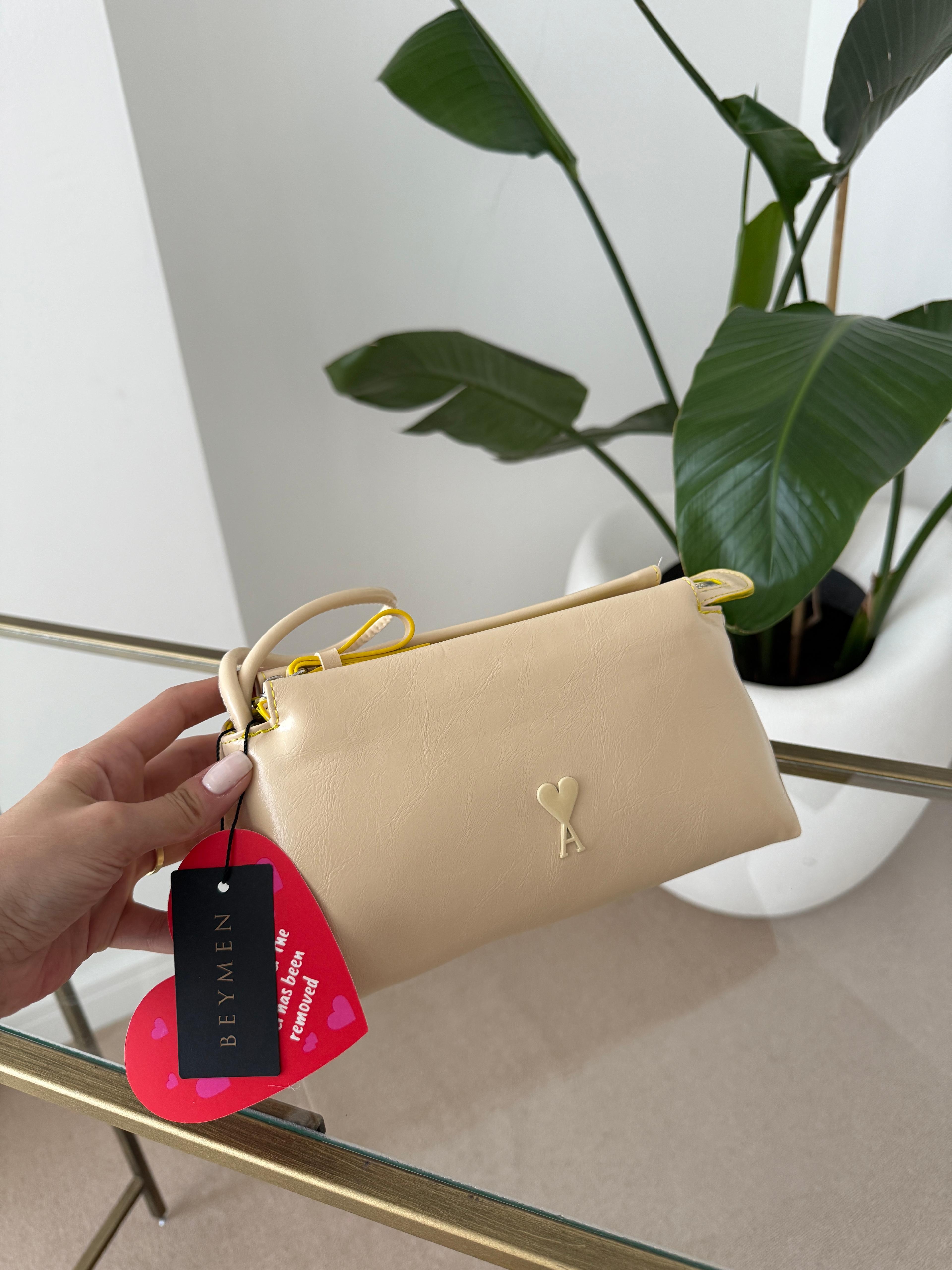 Ami Clutch Butter yellow