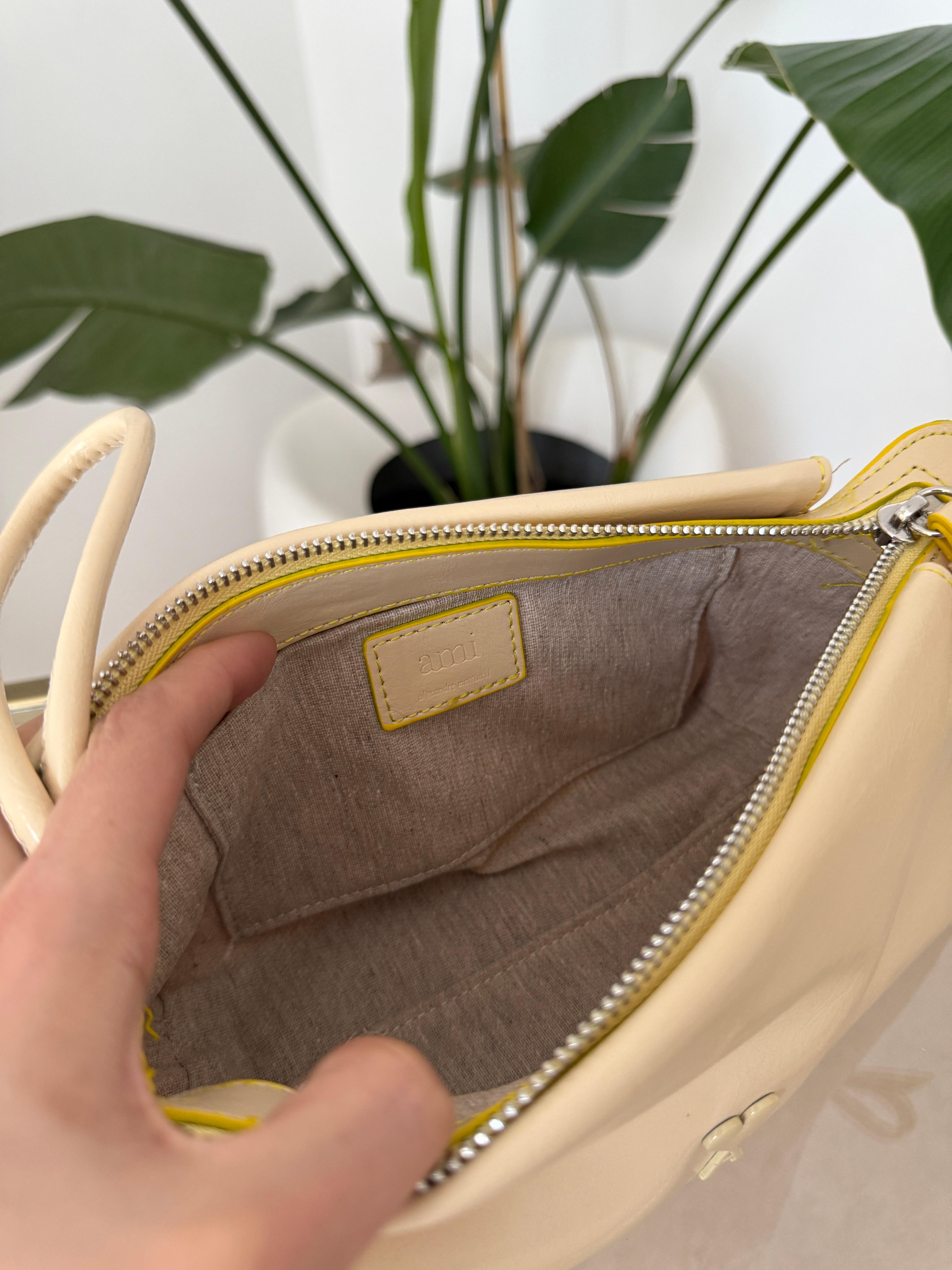Ami Clutch Butter yellow