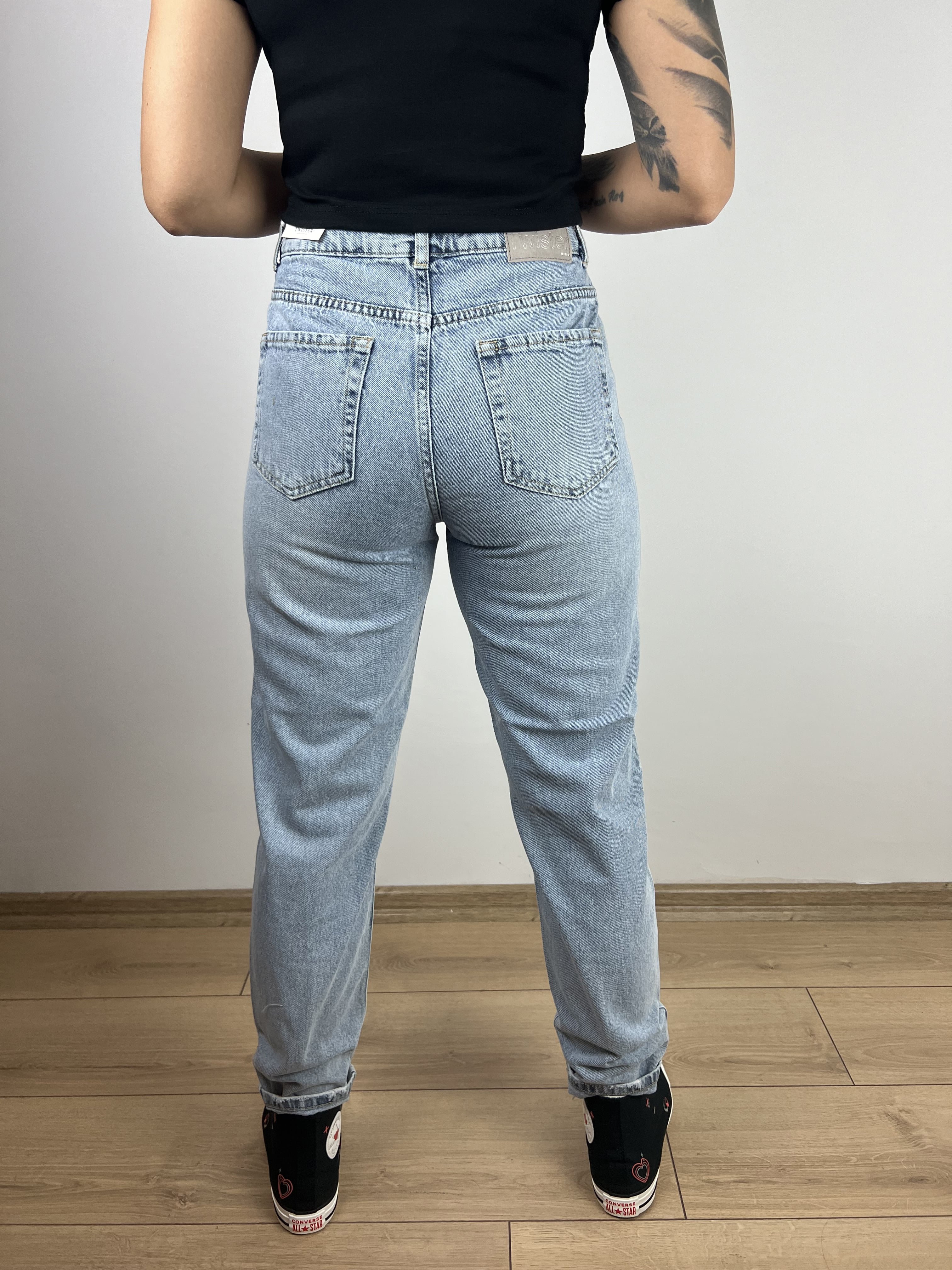 LIGHT BLUE MOM JEAN (New Sandy)