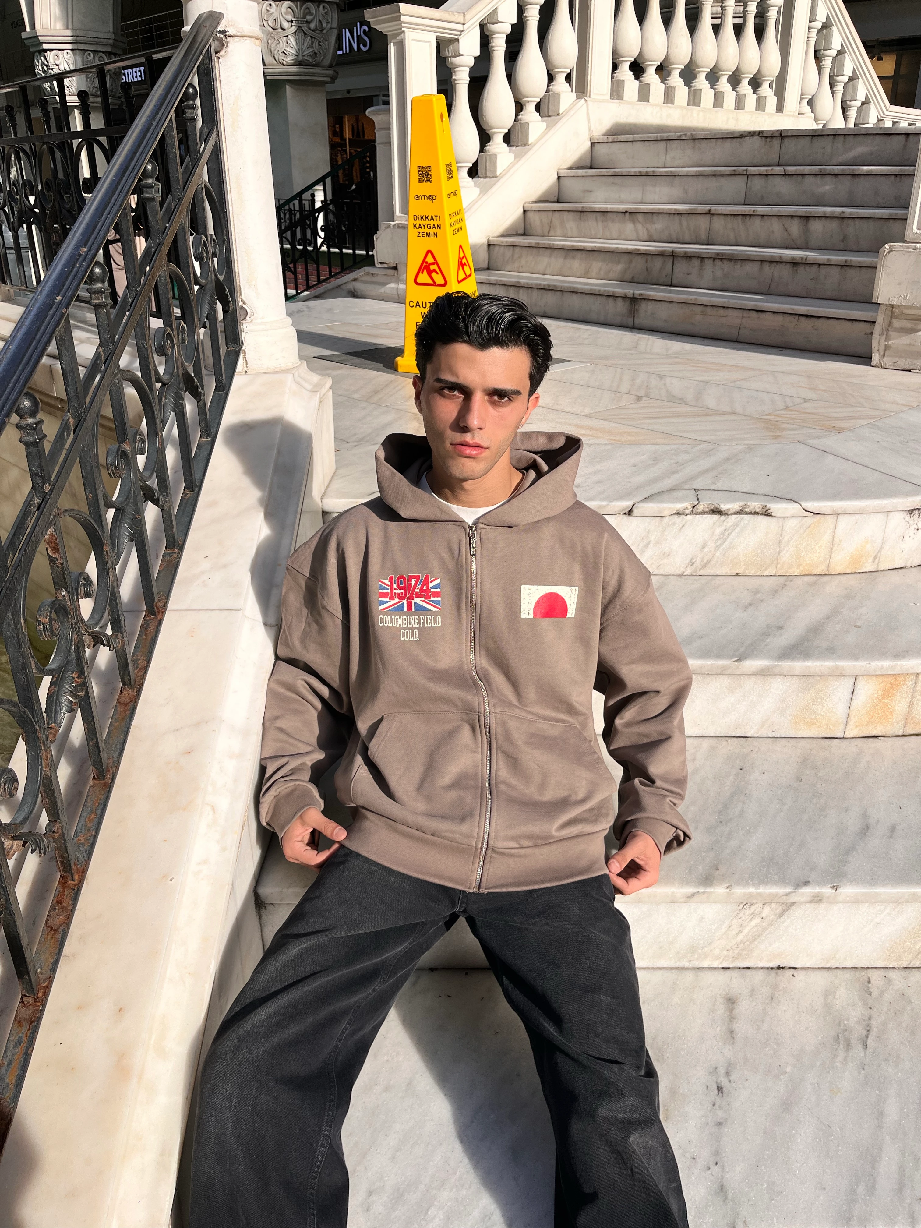 DİEGONEL WAR BASKILI ZİP - KAHVERENGİ