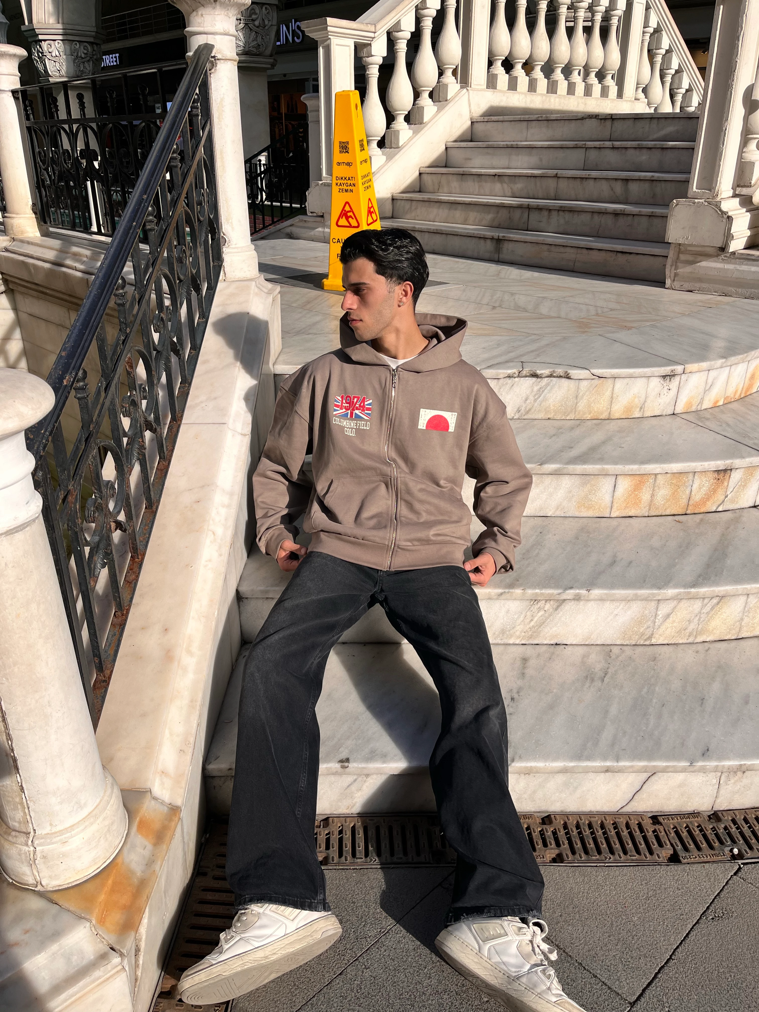 DİEGONEL WAR BASKILI ZİP - KAHVERENGİ