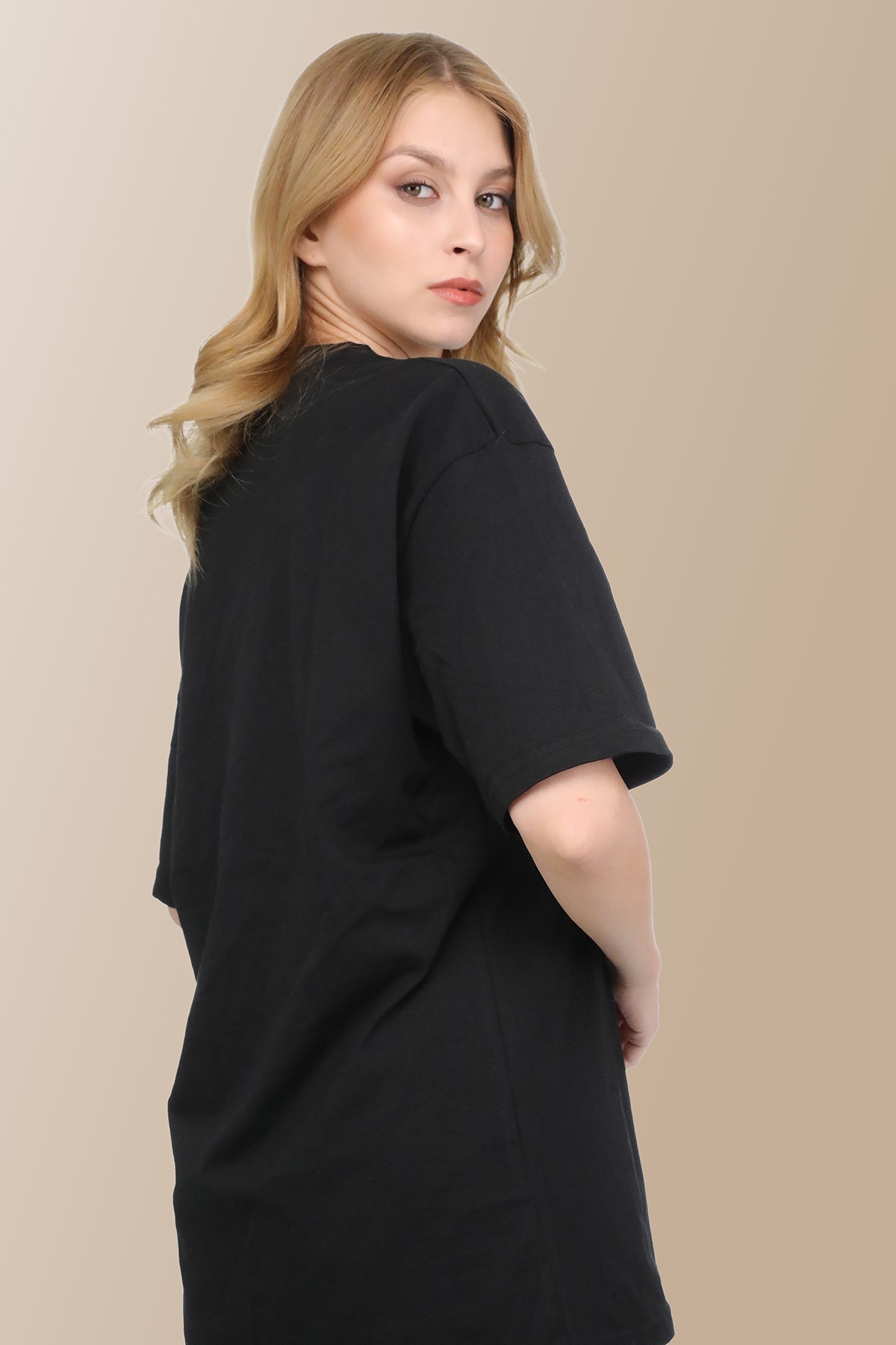Siyah Uzun Aslan Desen Nakışlı Regular T-shirt