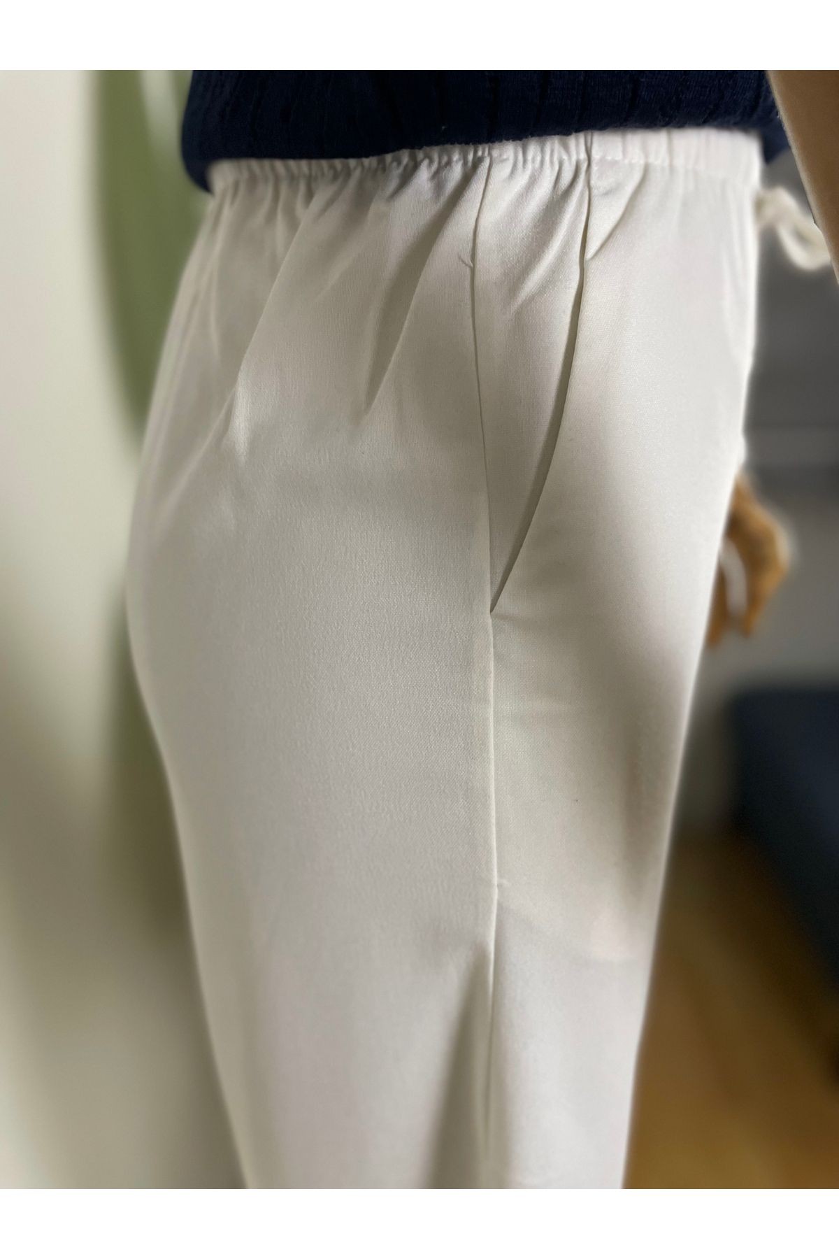 BELİ BOL LASTİKLİ BEYAZ PANTOLON