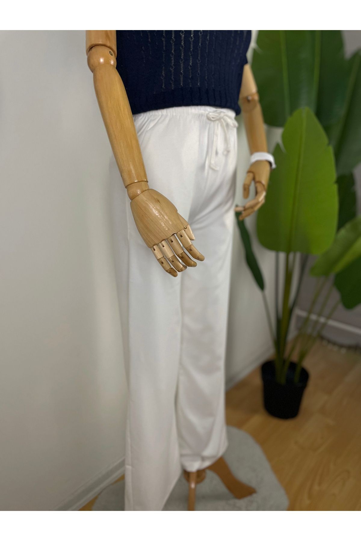 BELİ BOL LASTİKLİ BEYAZ PANTOLON