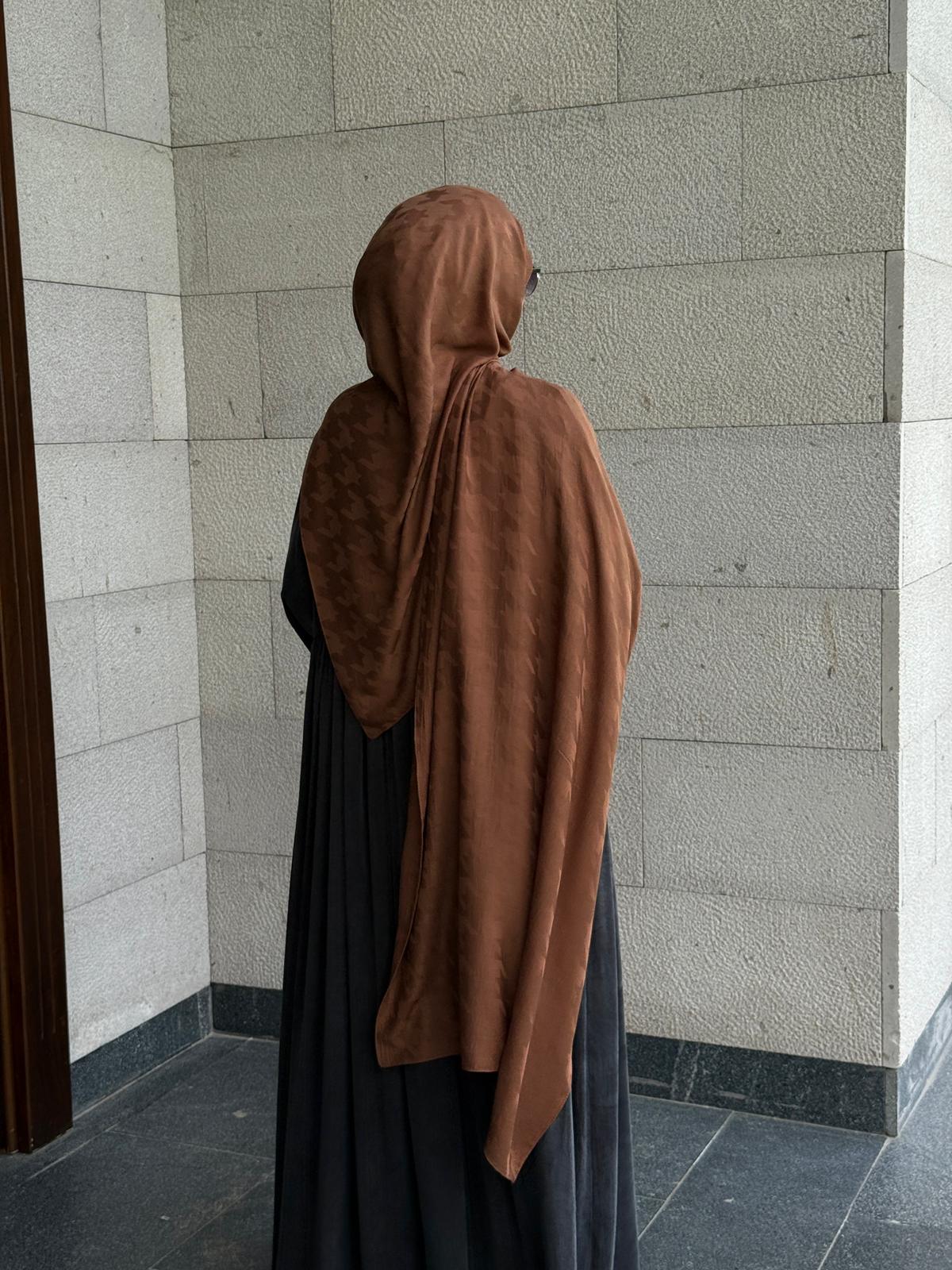 Pamuklu kazayağı jakar şal-Çikolata