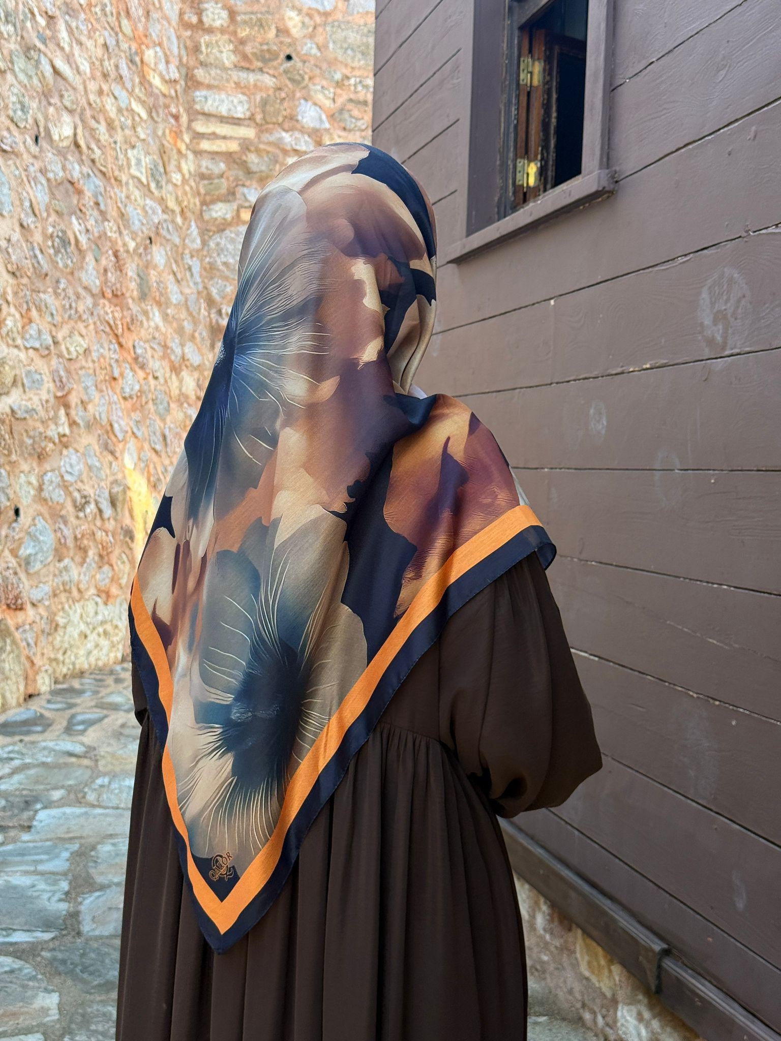 Pamuklu Flora Desen Eşarp-Siyah/Gold