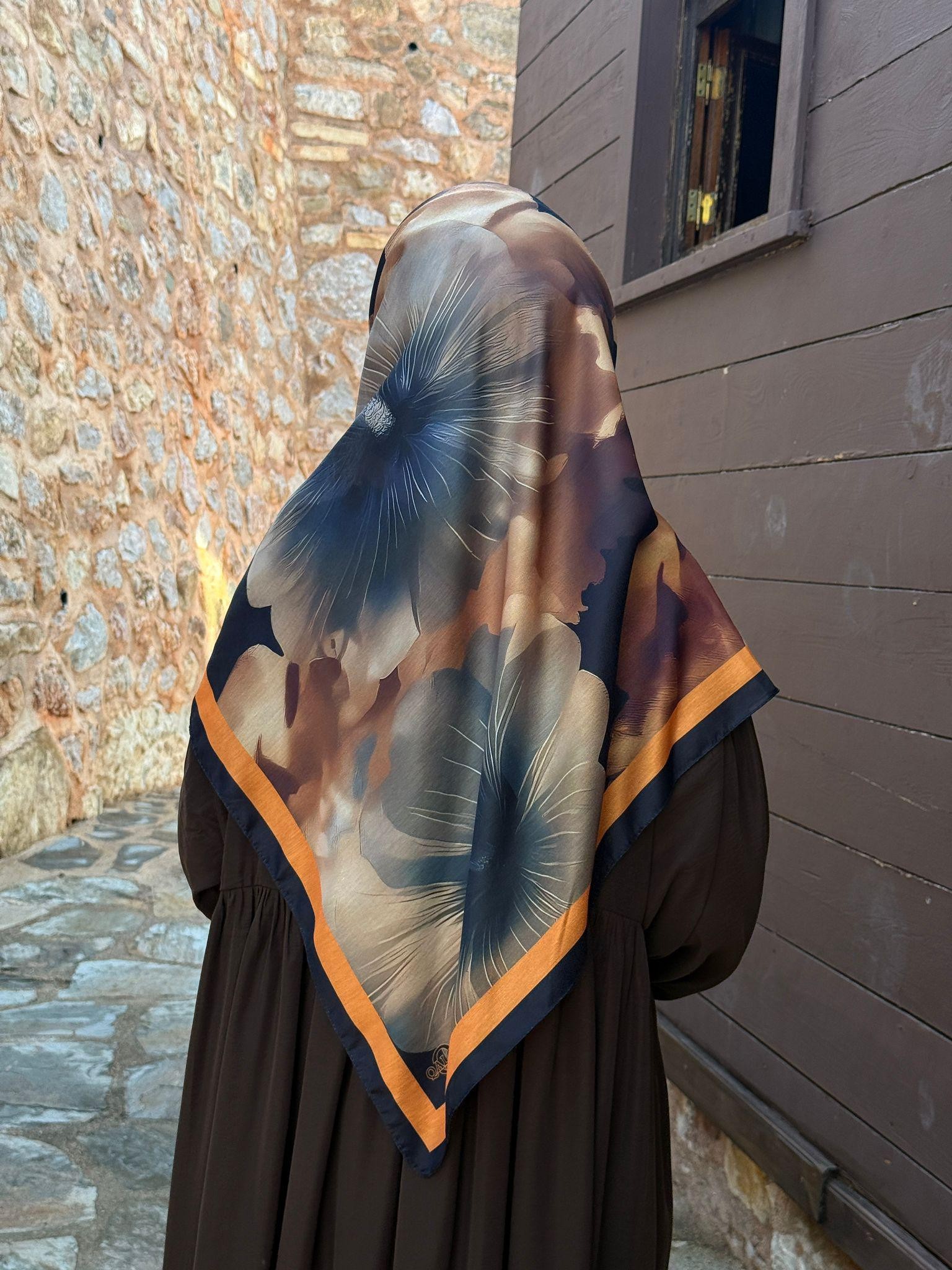 Pamuklu Flora Desen Eşarp-Siyah/Gold