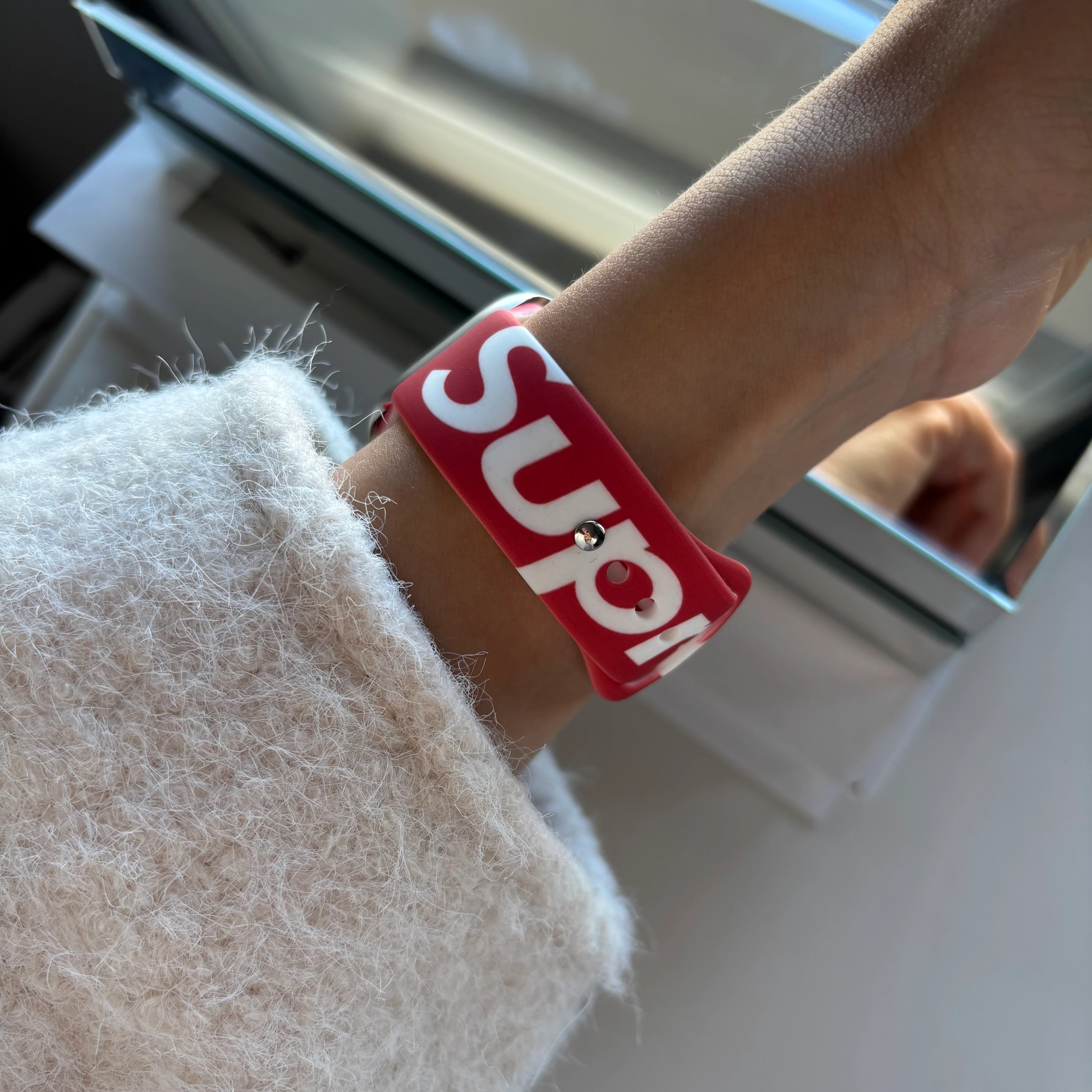 Apple Uyumlu Supreme Silikon Kordon