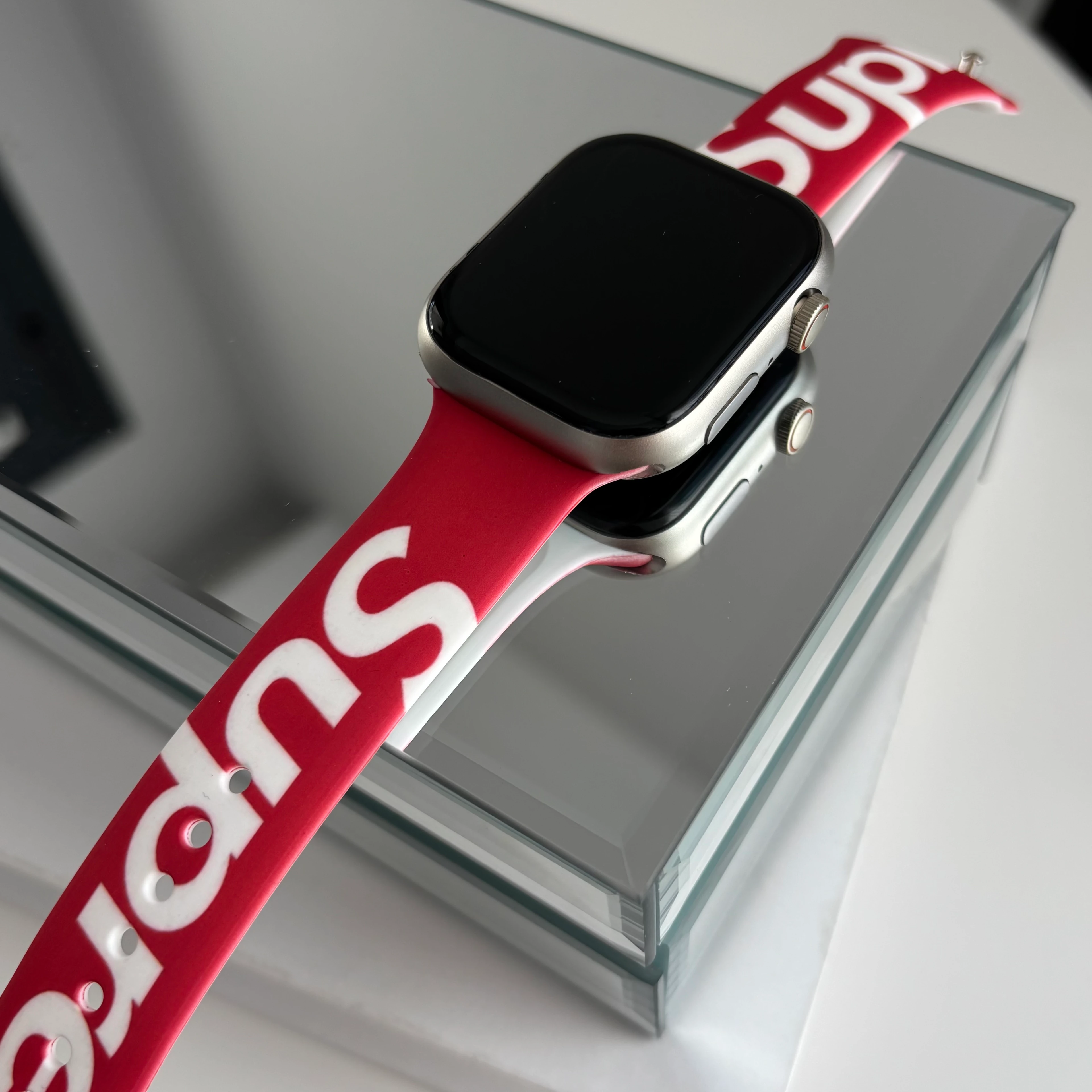 Apple Uyumlu Supreme Silikon Kordon