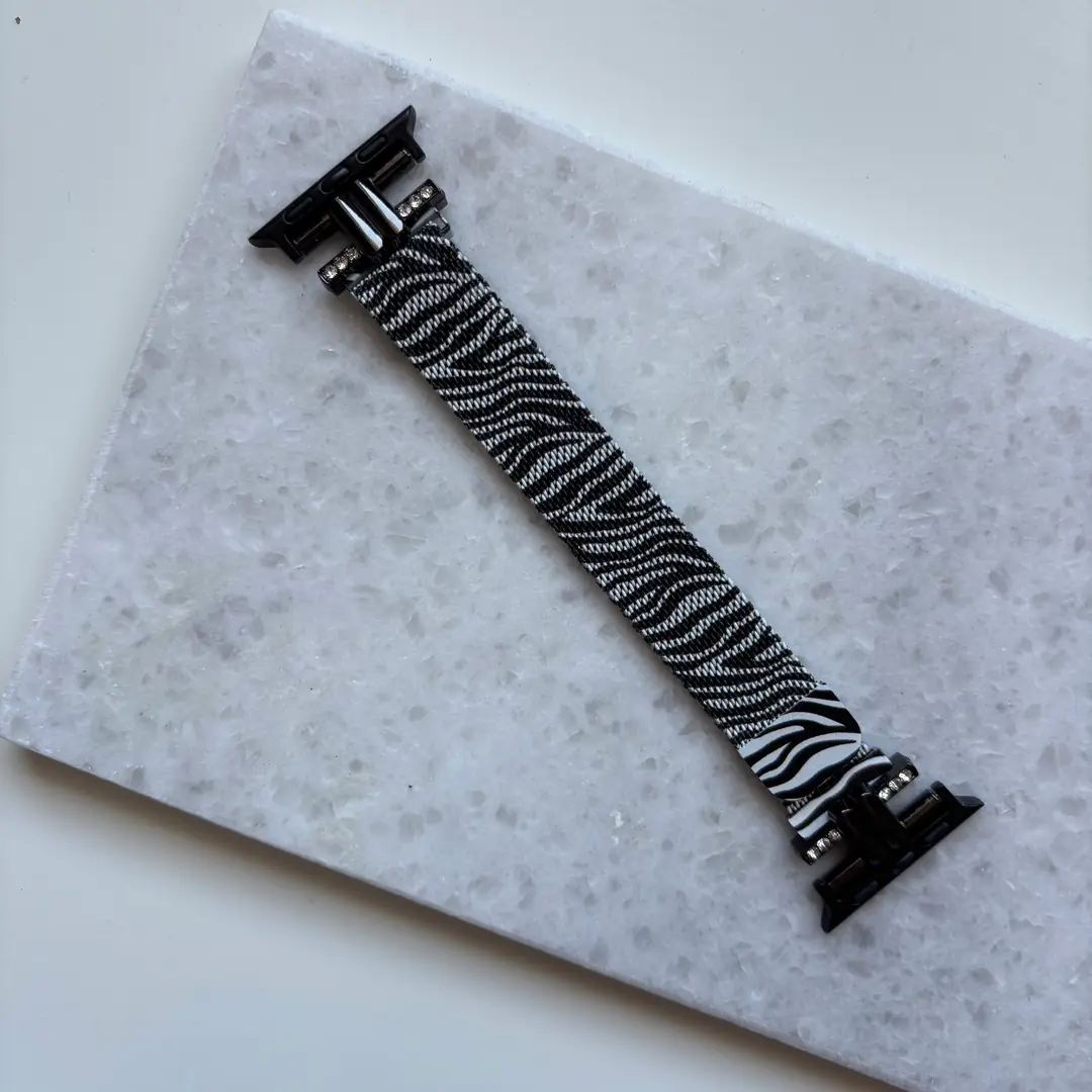 Apple Uyumlu Mıknatıslı Diamond Leopar Kordon - Zebra Desen