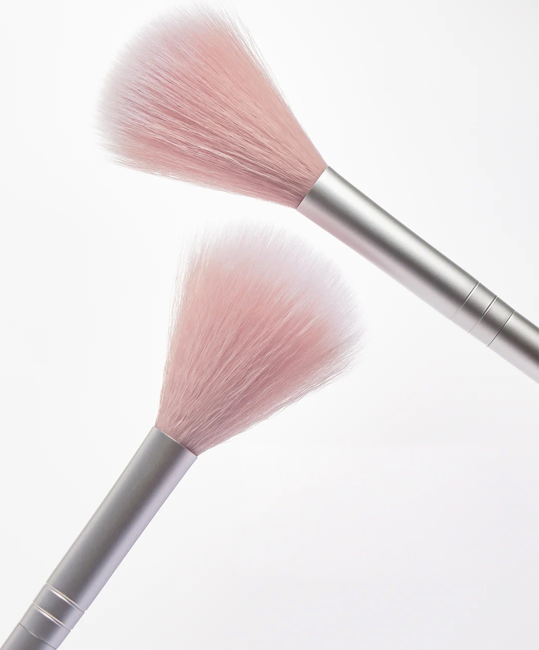 Skin2Skin Classic Fan Brush