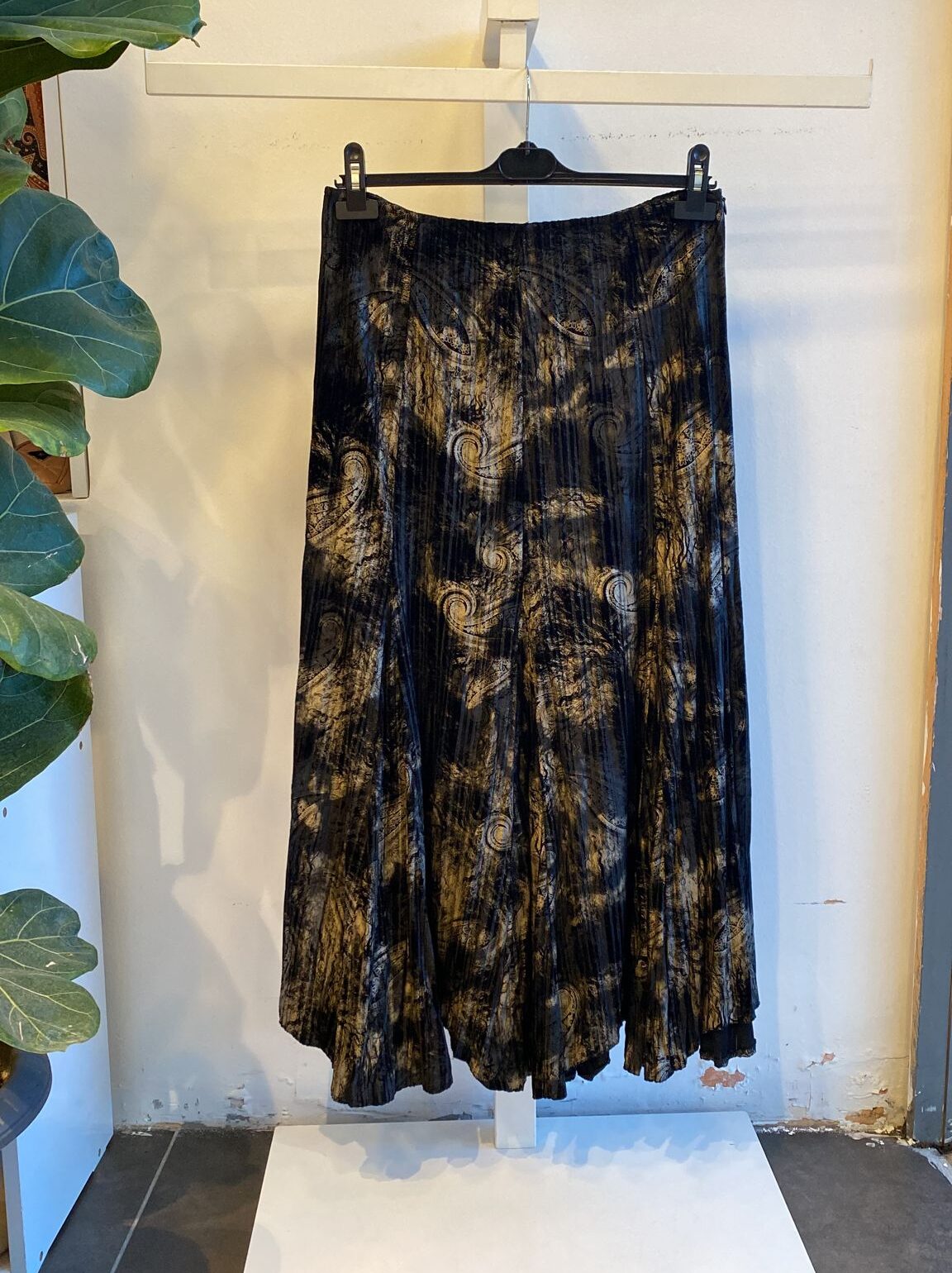 SENTEZ KADİFE KIRIŞTIRMA ETEK