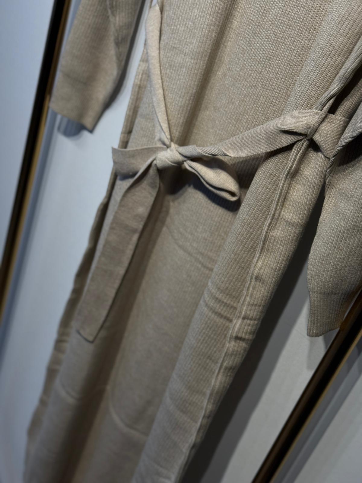 FUAT GÜRSEN Belden Bağlamalı Kolları Payet ve Taş Nakış İşlemeli Balıkçı Yaka Merserize Uzun Elbise