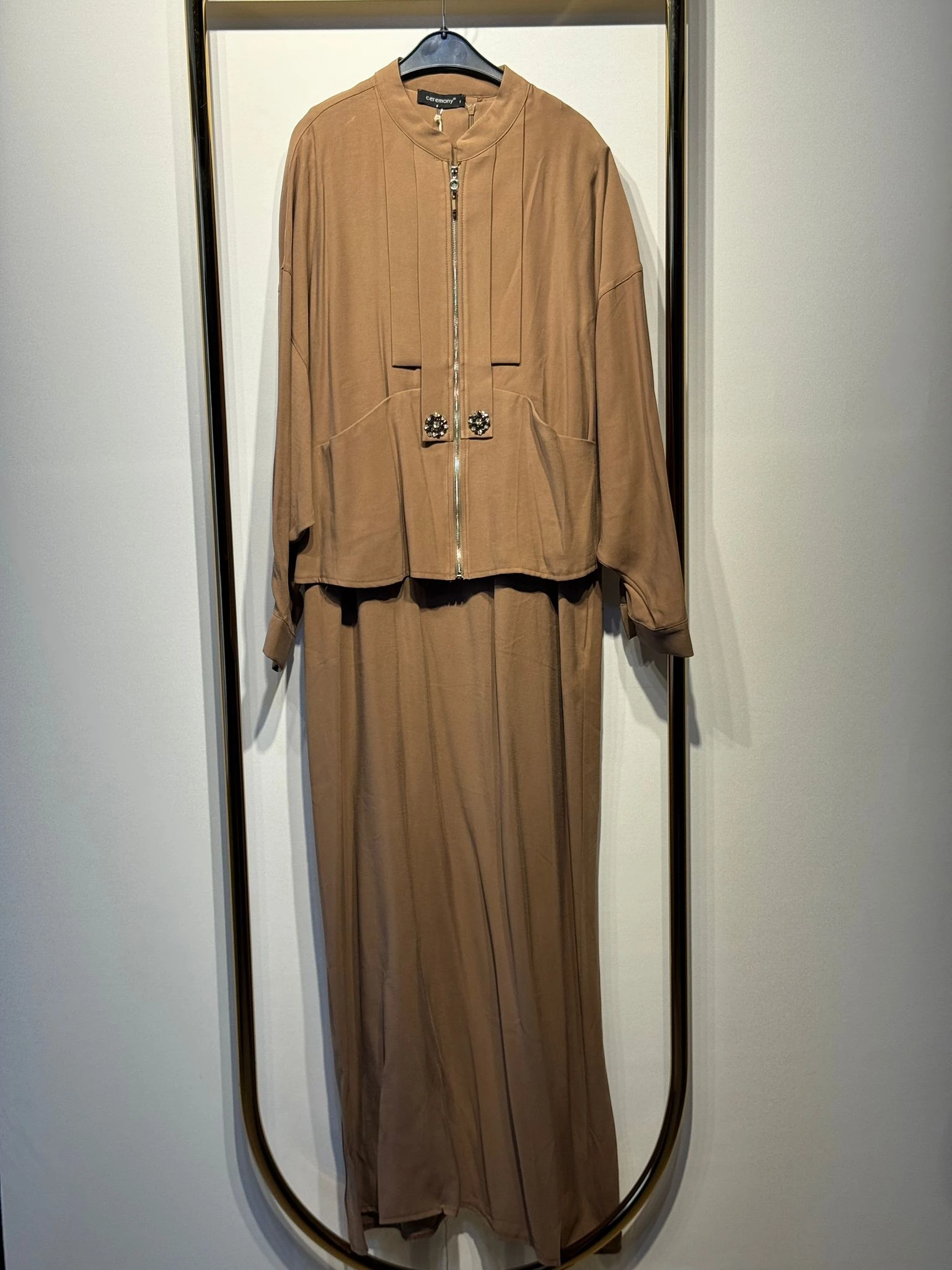 CEREMONY Ceketinin Önü Patı İki Pile İki Çiçek Taş Detaylı Elbiseli Takım