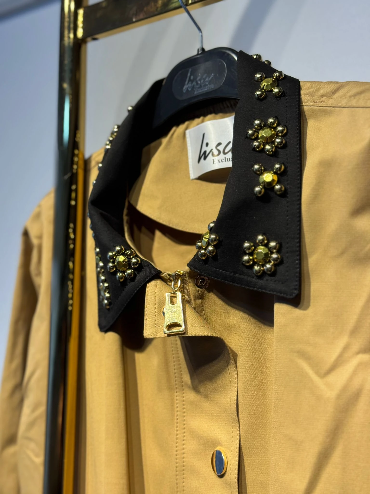 LİSA EXCLUSİVE Yaka İşlemeli Kısa Trenç - Pantolon Takım