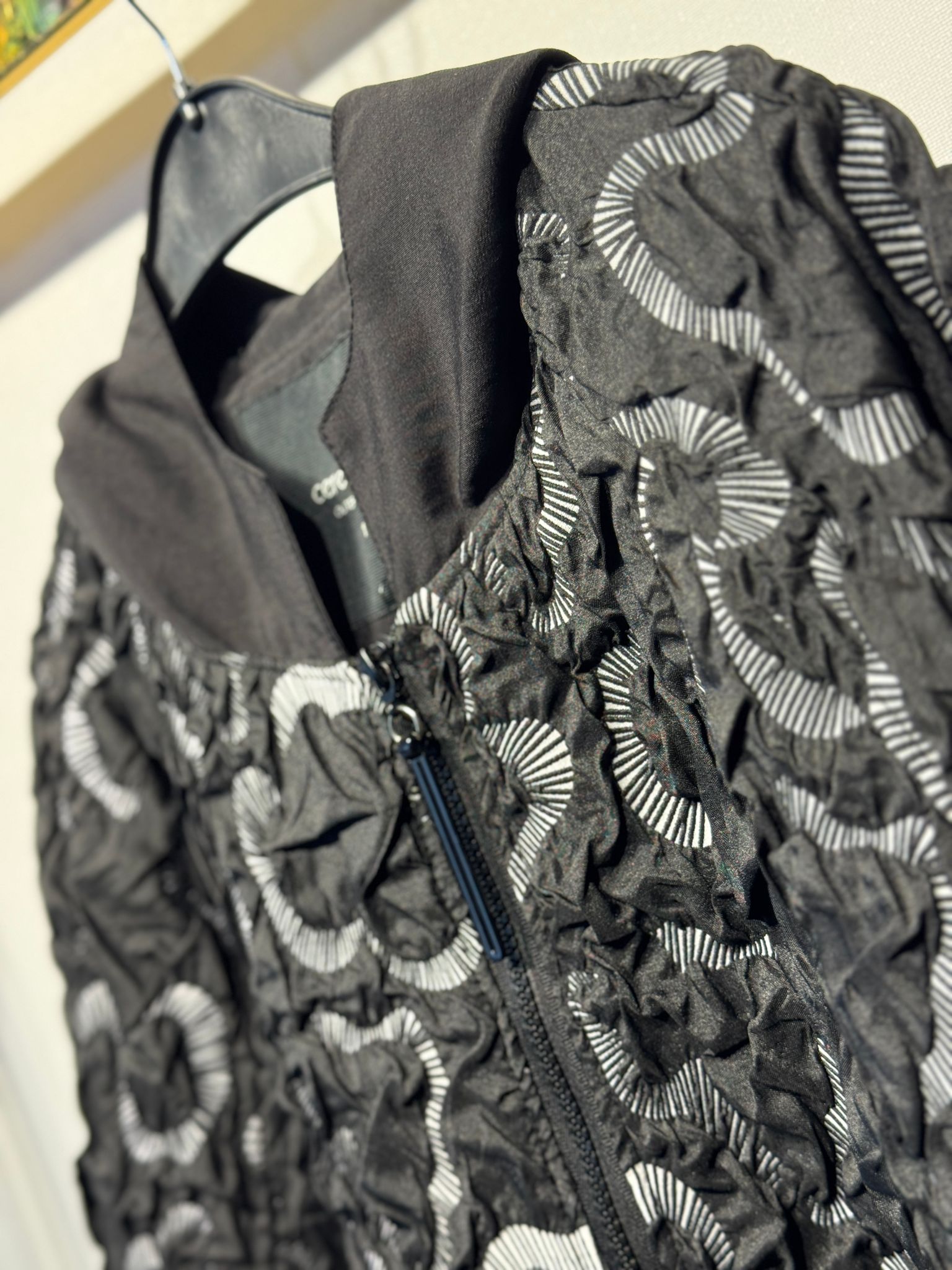 CEREMONY Önü Kapitone Garnili Kapşonlu Önden Fermuarlı Trençkot