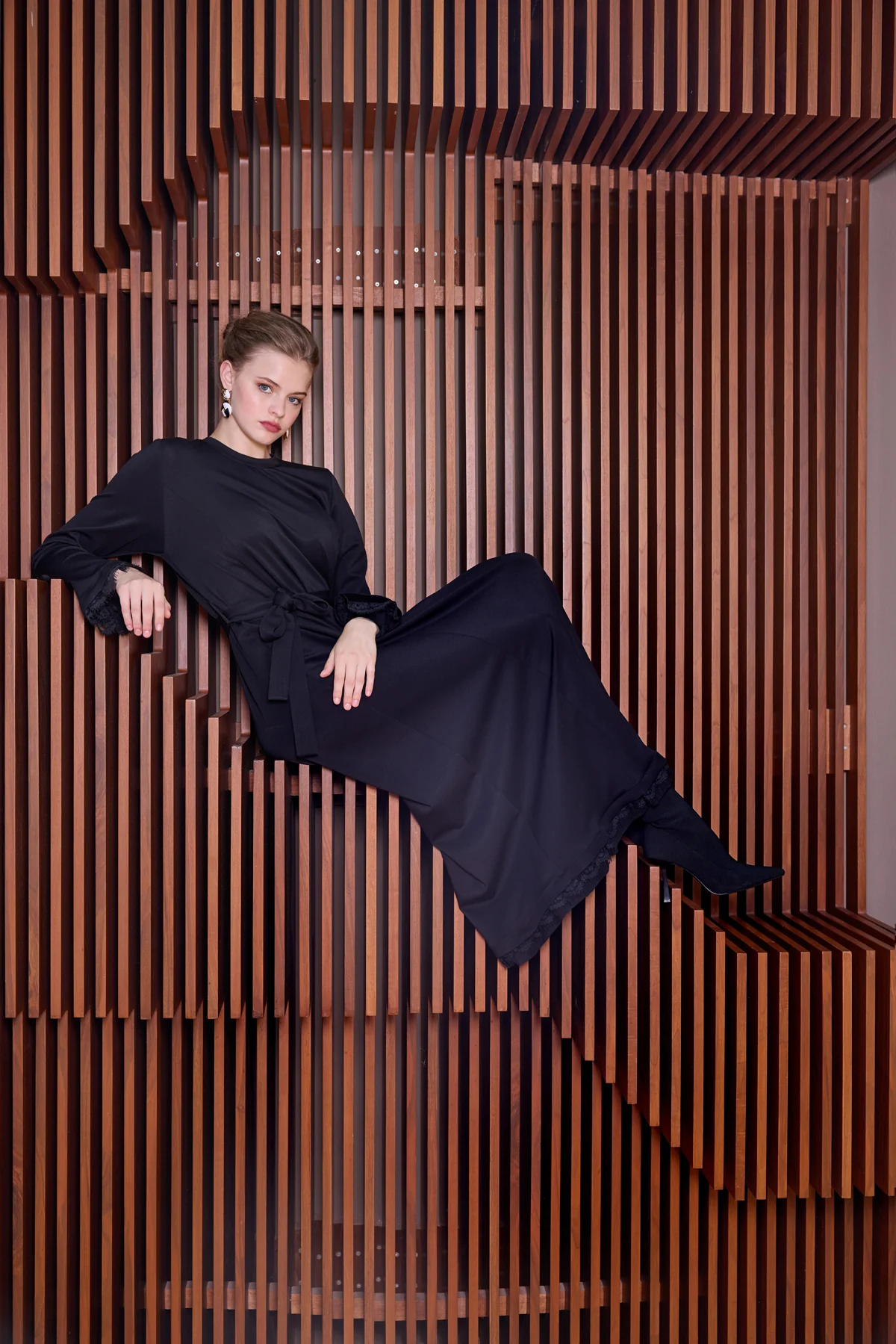 MİSSWHENCE 38823 Belden Bağlamalı Etek ve Bilek Ucu Dantel Güpürlü Uzun Elbise