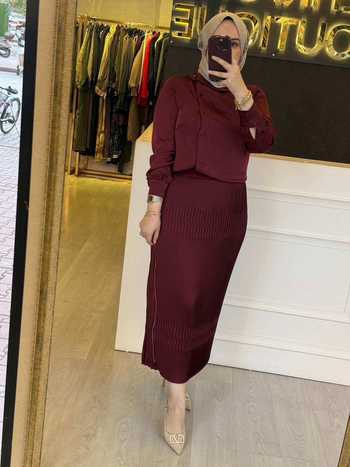 MİSSWHENCE 38015 Çapraz Düğmeli Yaka Tasarımlı Gömlek - Yanı Fermuarlı Pliseli Etek Takım