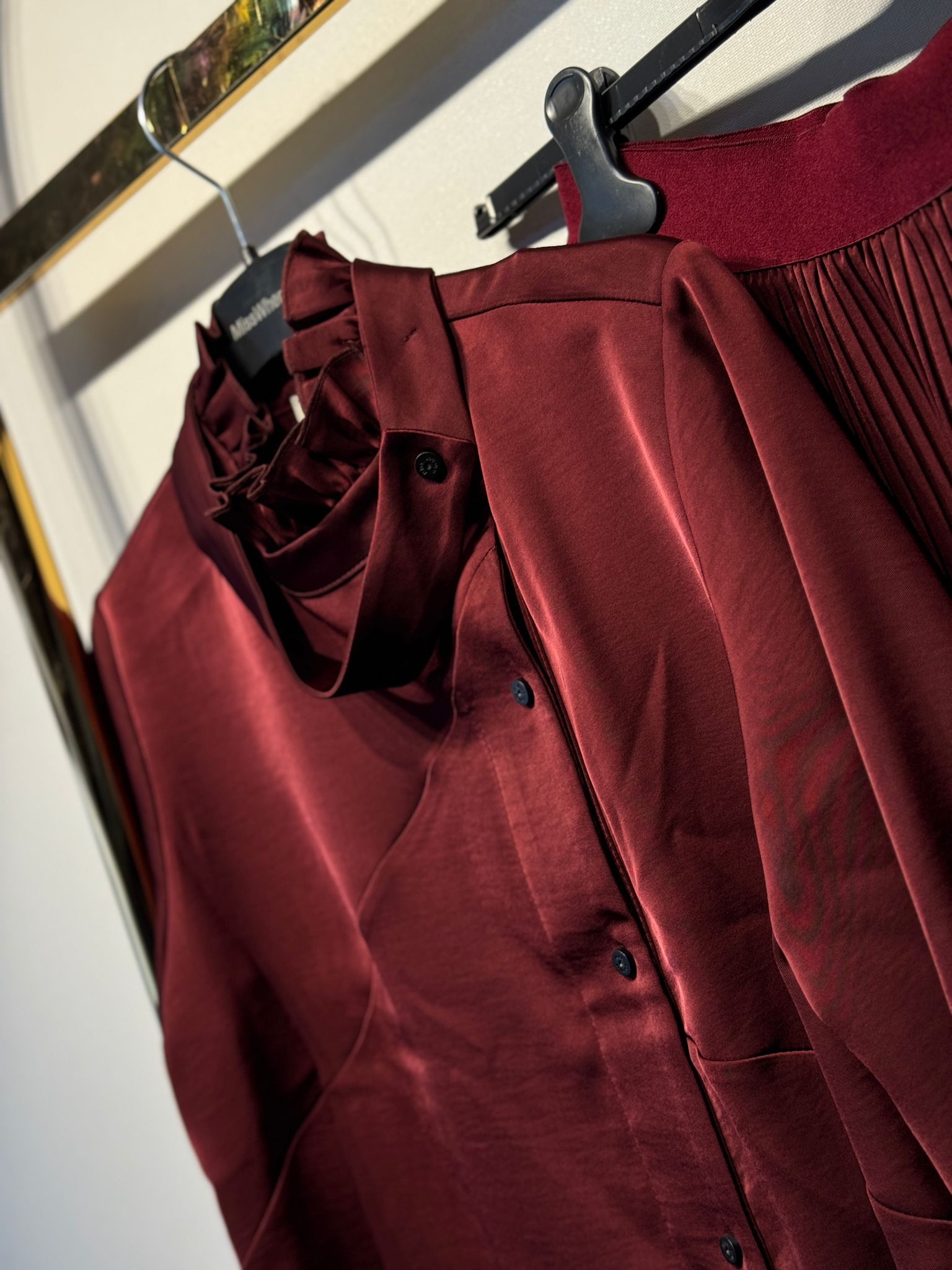 MİSSWHENCE 38015 Çapraz Düğmeli Yaka Tasarımlı Gömlek - Yanı Fermuarlı Pliseli Etek Takım