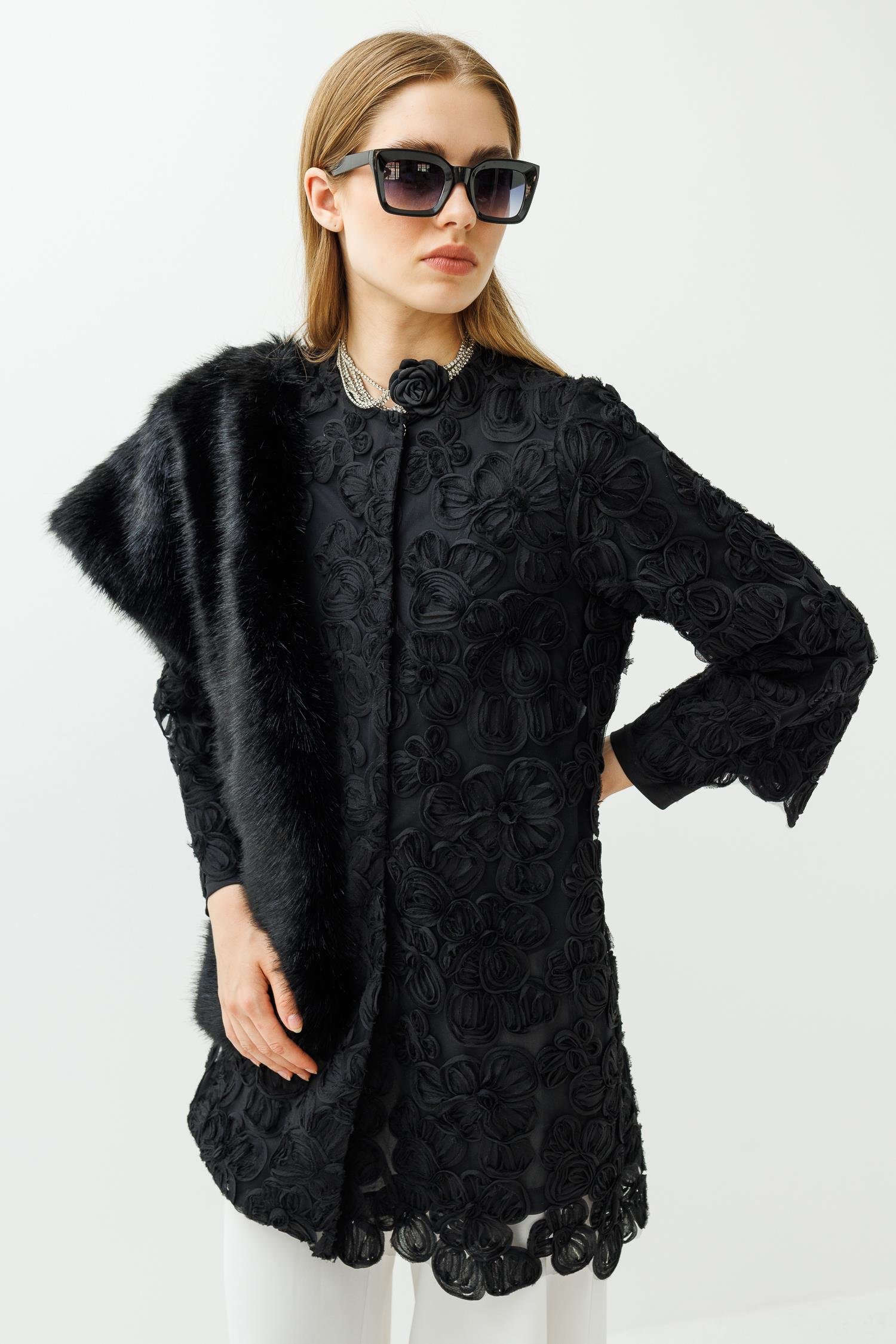 GHİSA Gül İşlemeli Kısa Ceket