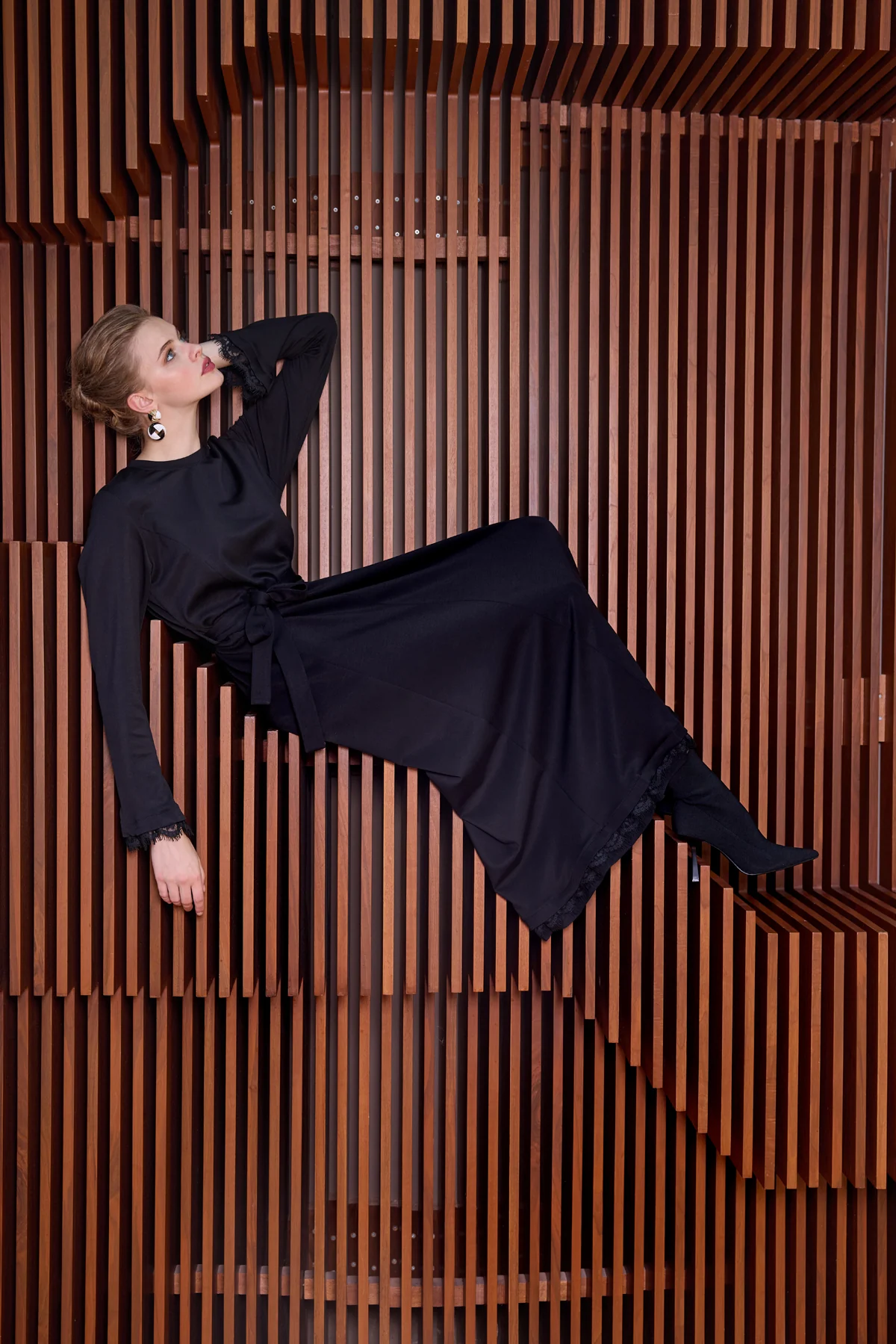 MİSSWHENCE 38823 Belden Bağlamalı Etek ve Bilek Ucu Dantel Güpürlü Uzun Elbise