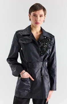 LİSA EXCLUSİVE Taş Çiçek Detaylı Kendinden Bağlamalı Fermuarlı Cepli Kısa Trenç