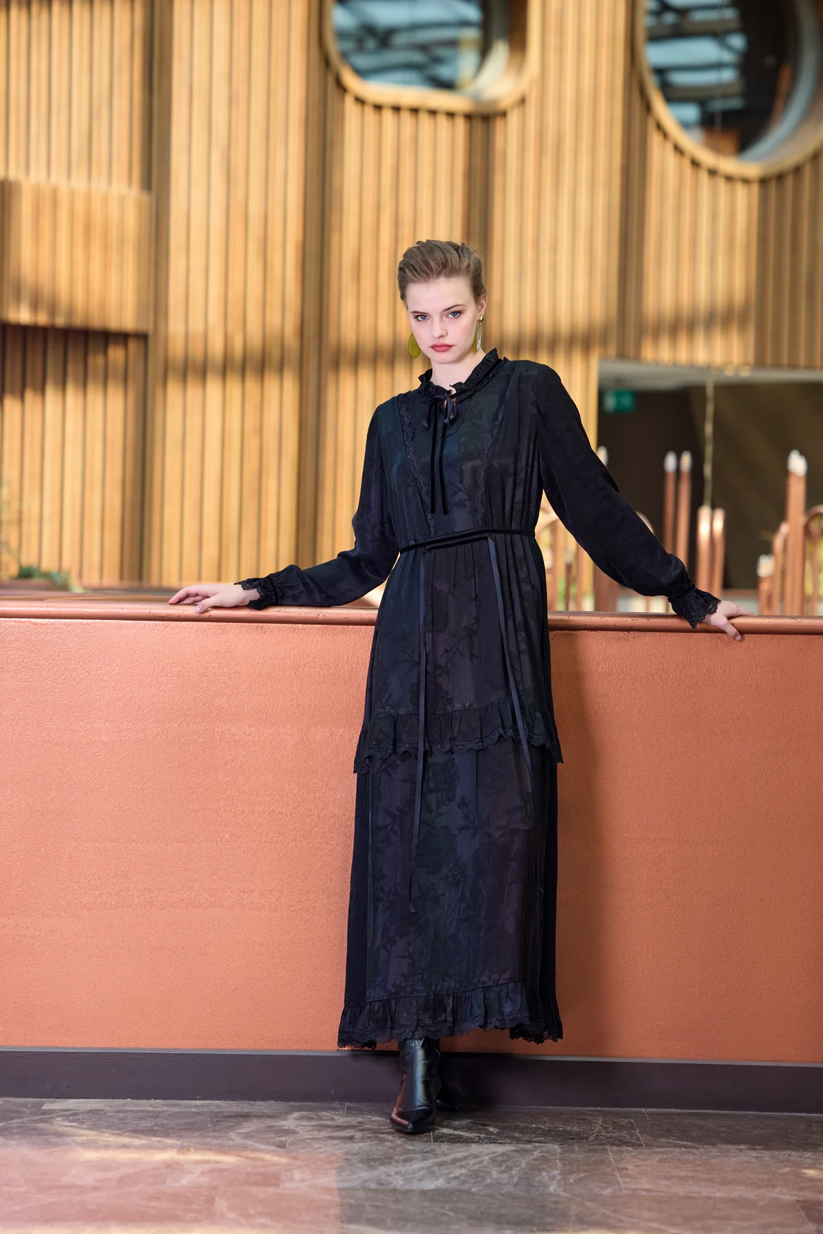 MİSSWHENCE 38805 Arkadan Bağlamalı Nakış ve Güpür İşleme Detaylı İpek Cupra Elbise