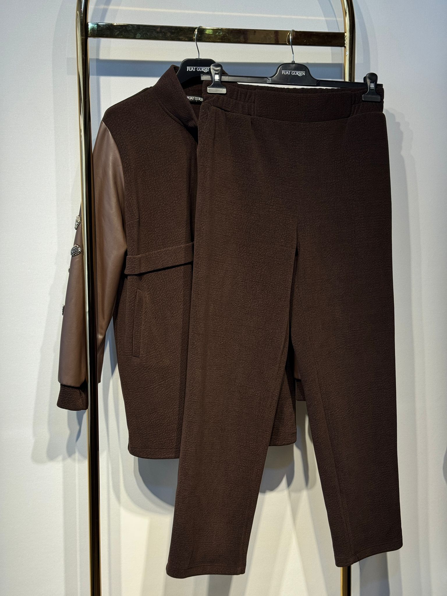 FUAT GÜRSEN Triko Mx Suni Deri Önden Fermuarlı Ceket Pantolon Takım