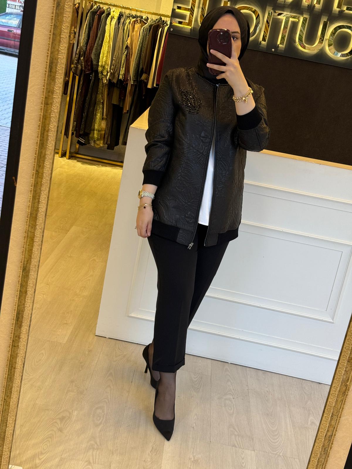 NUSS Payet İşlemeli Kabartma Kısa Kap